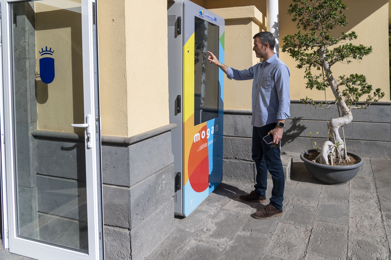 El Ayuntamiento de Mogán instala siete totems de información turística interactivos