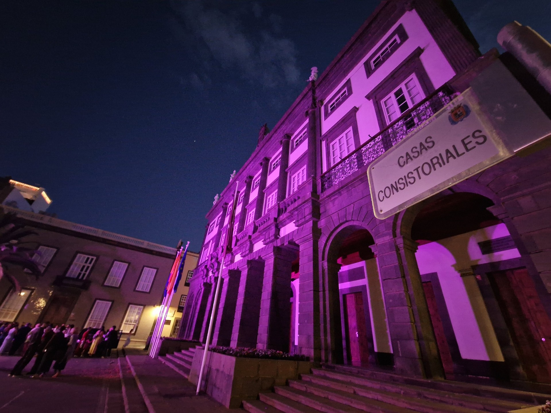 El Ayuntamiento ilumina las Casas Consistoriales de color morado con motivo del Día Internacional de la Mujer