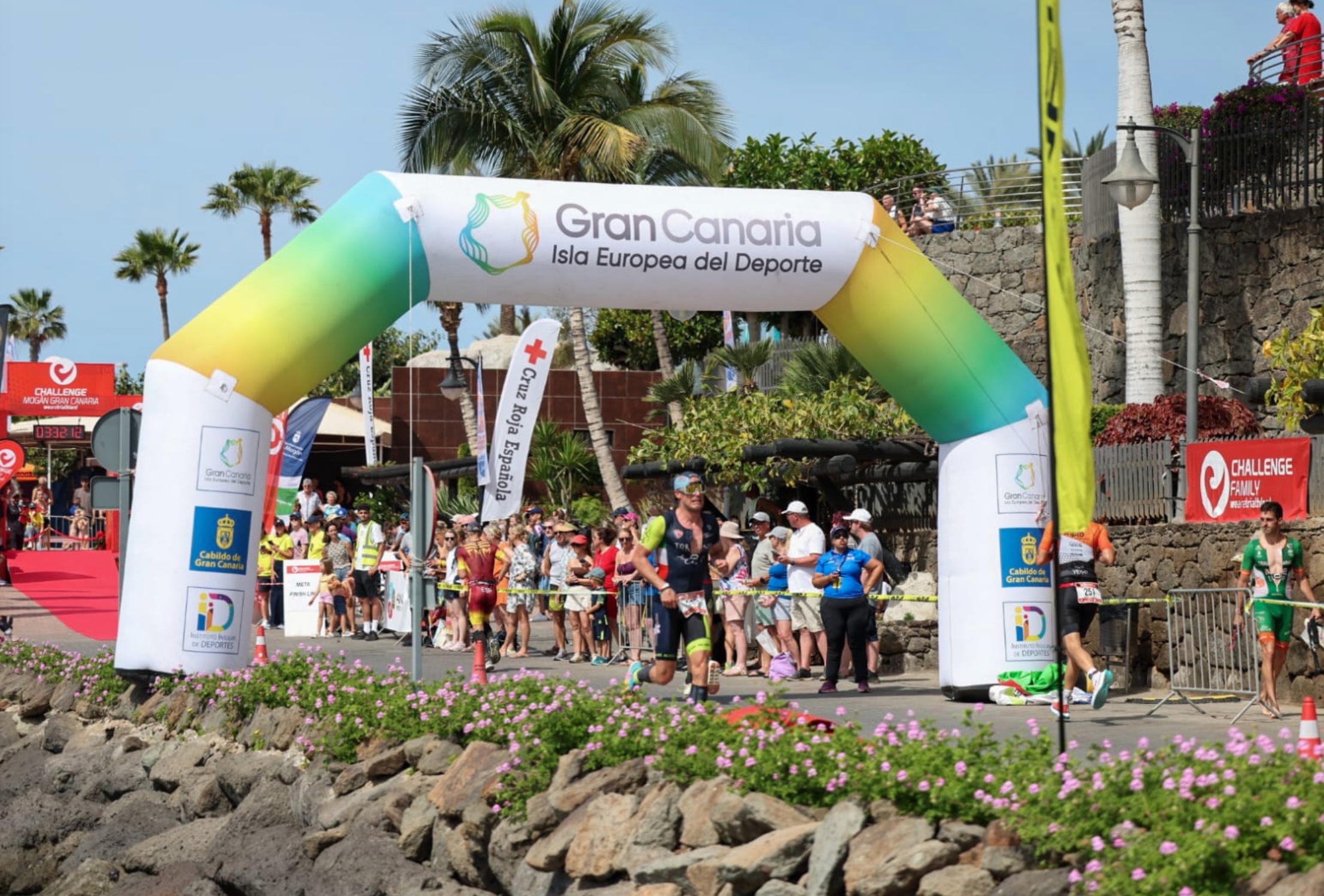 El Challenge Mogán Gran Canaria más internacional reúne a triatletas de tres continentes este 2025