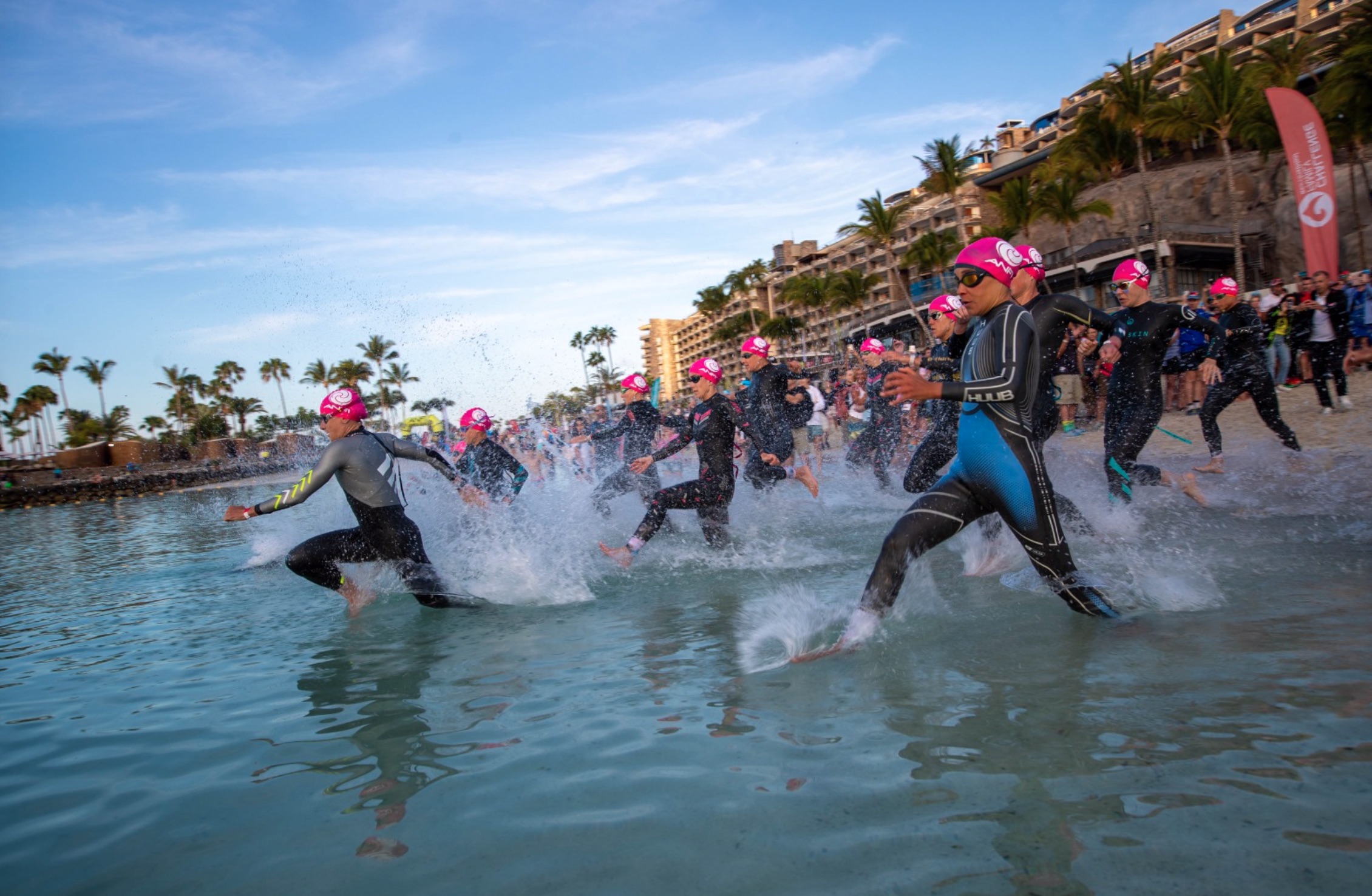 El Challenge Mogán Gran Canaria más internacional reúne a triatletas de tres continentes este 2025