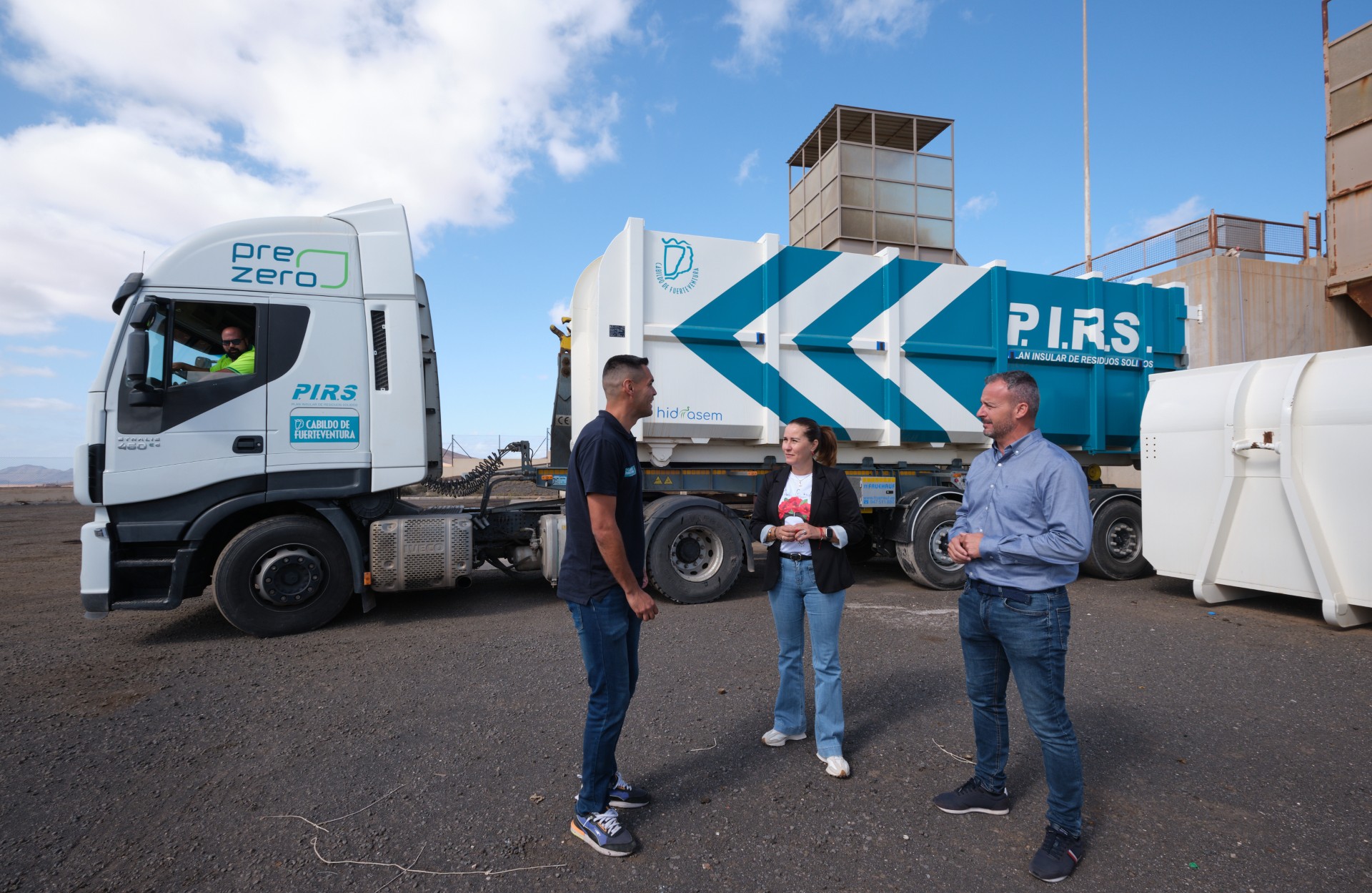 El Cabildo de Fuerteventura adquiere diez contenedores de compactación para mejorar el traslado de los residuos municipales a Zurita   