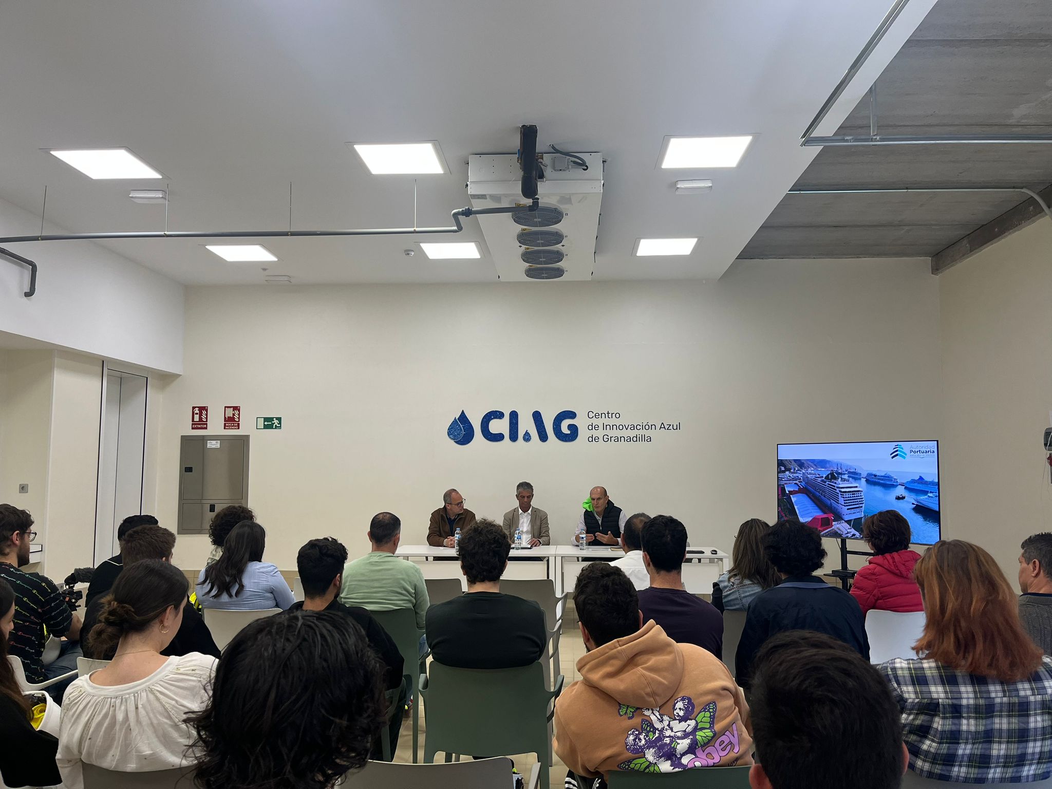 Futuros ingenieros de universidades públicas de Canarias visitan las obras en Arucas y el Puerto de Granadilla