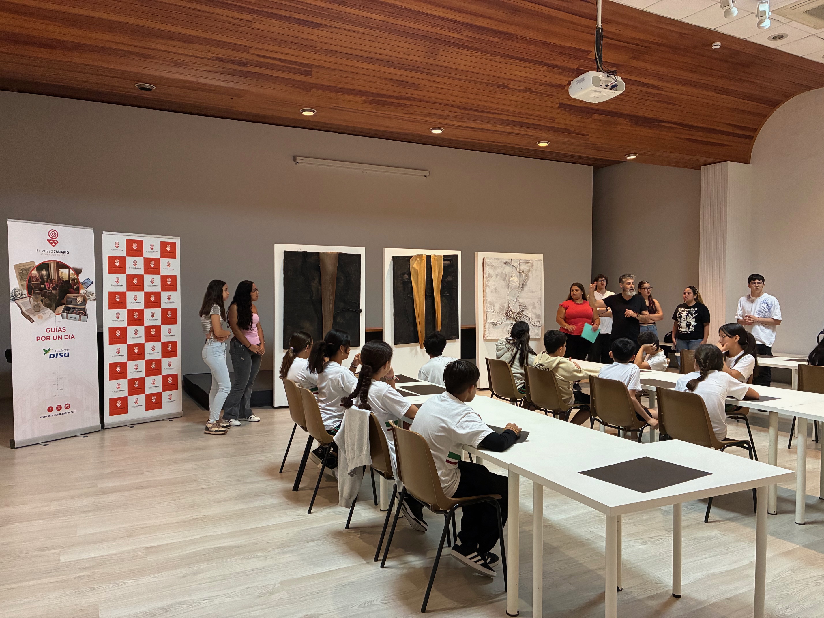 El Museo Canario acoge una propuesta creativa del IES Alonso Quesada en el marco de su proyecto “Guías por un día”