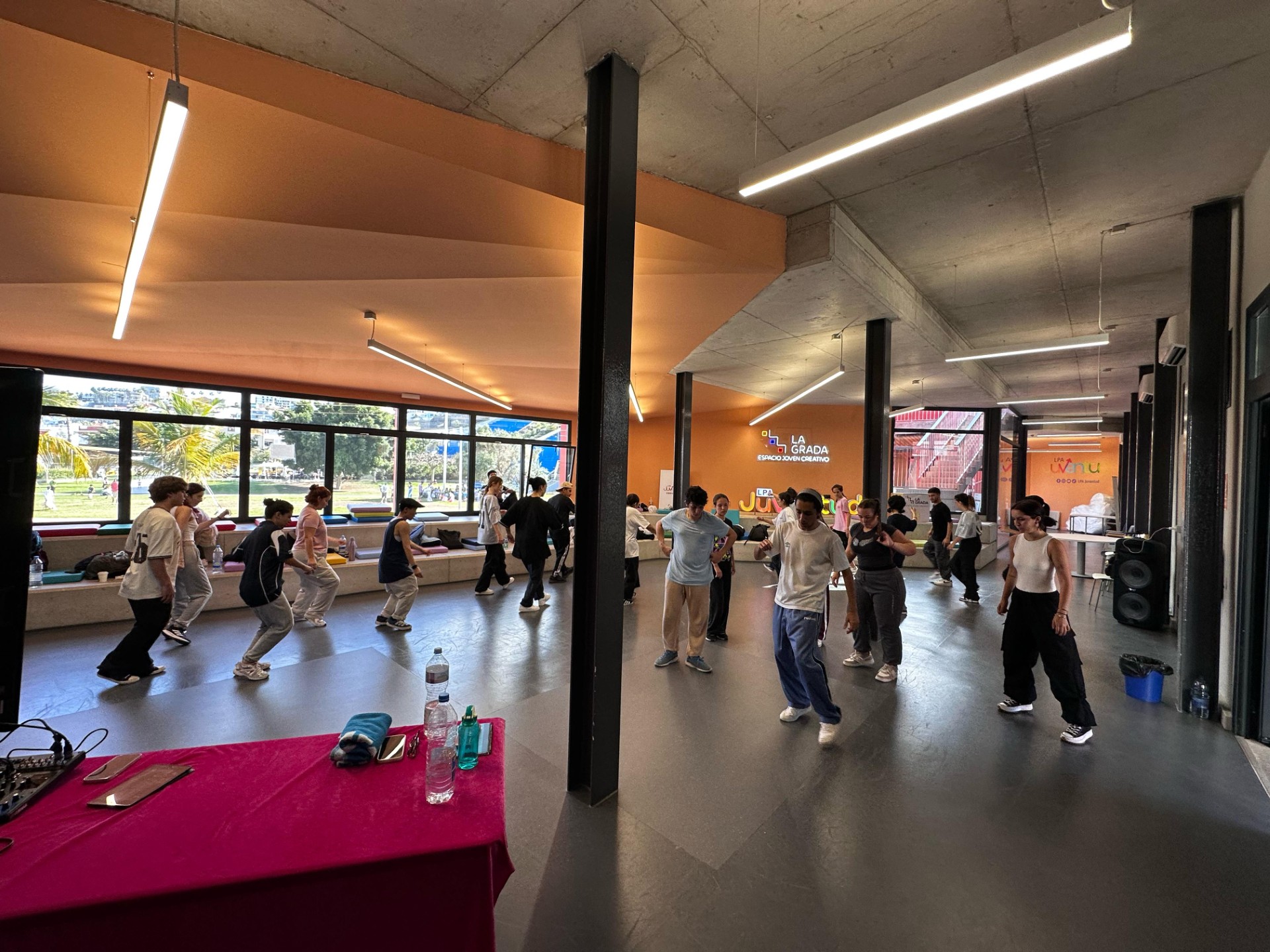 El Ayuntamiento de Las Palmas de Gran Canaria celebró una nueva edición de ‘La Grada Baila’ con referentes internacionales del Hip Hop y House Dance