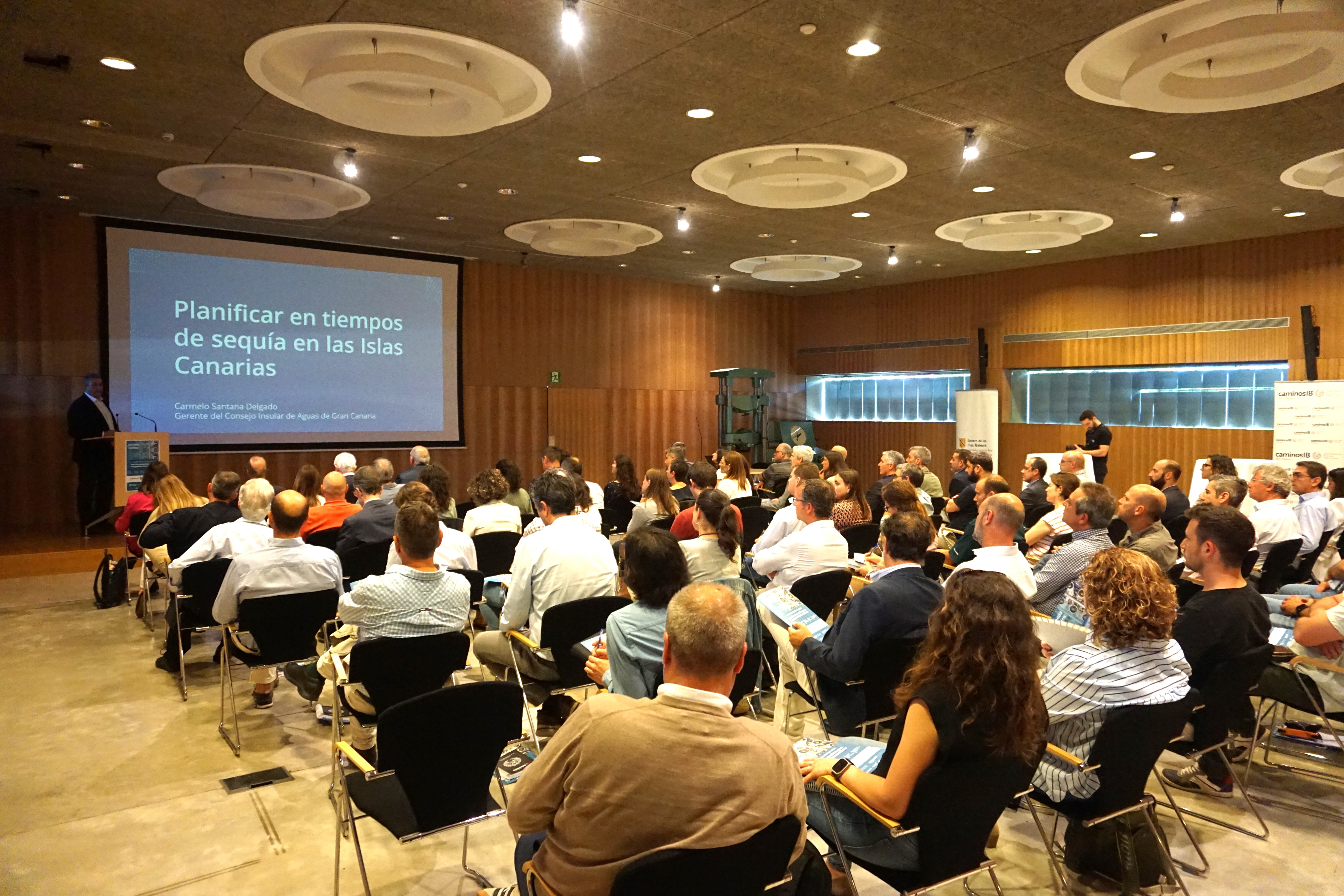 El modelo de desalación de agua de mar de Gran Canaria atrae el interés del foro nacional de expertos