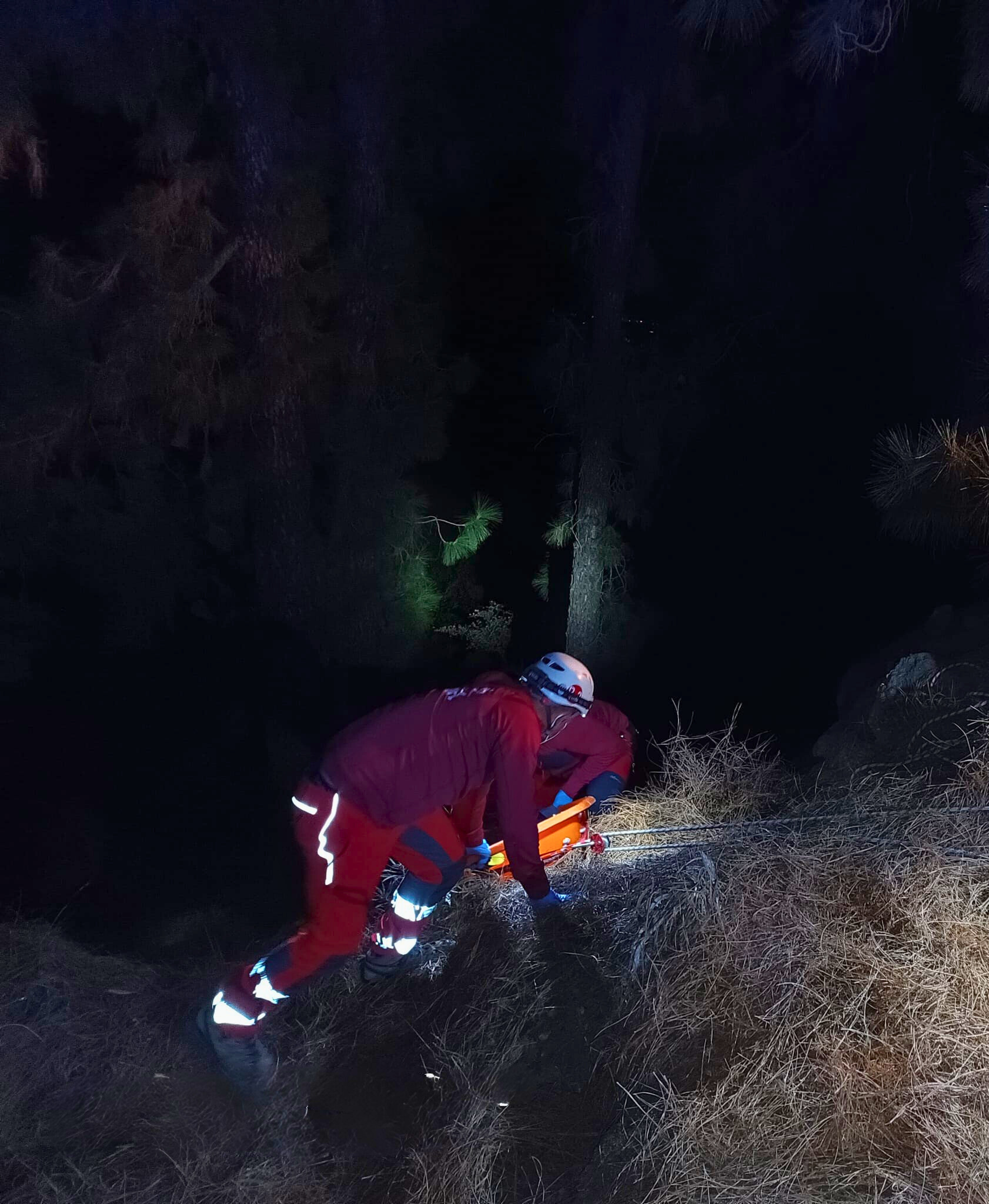 Bomberos de Tenerife intervienen en el rescate de una persona precipitada desde unos 50 metros de altura