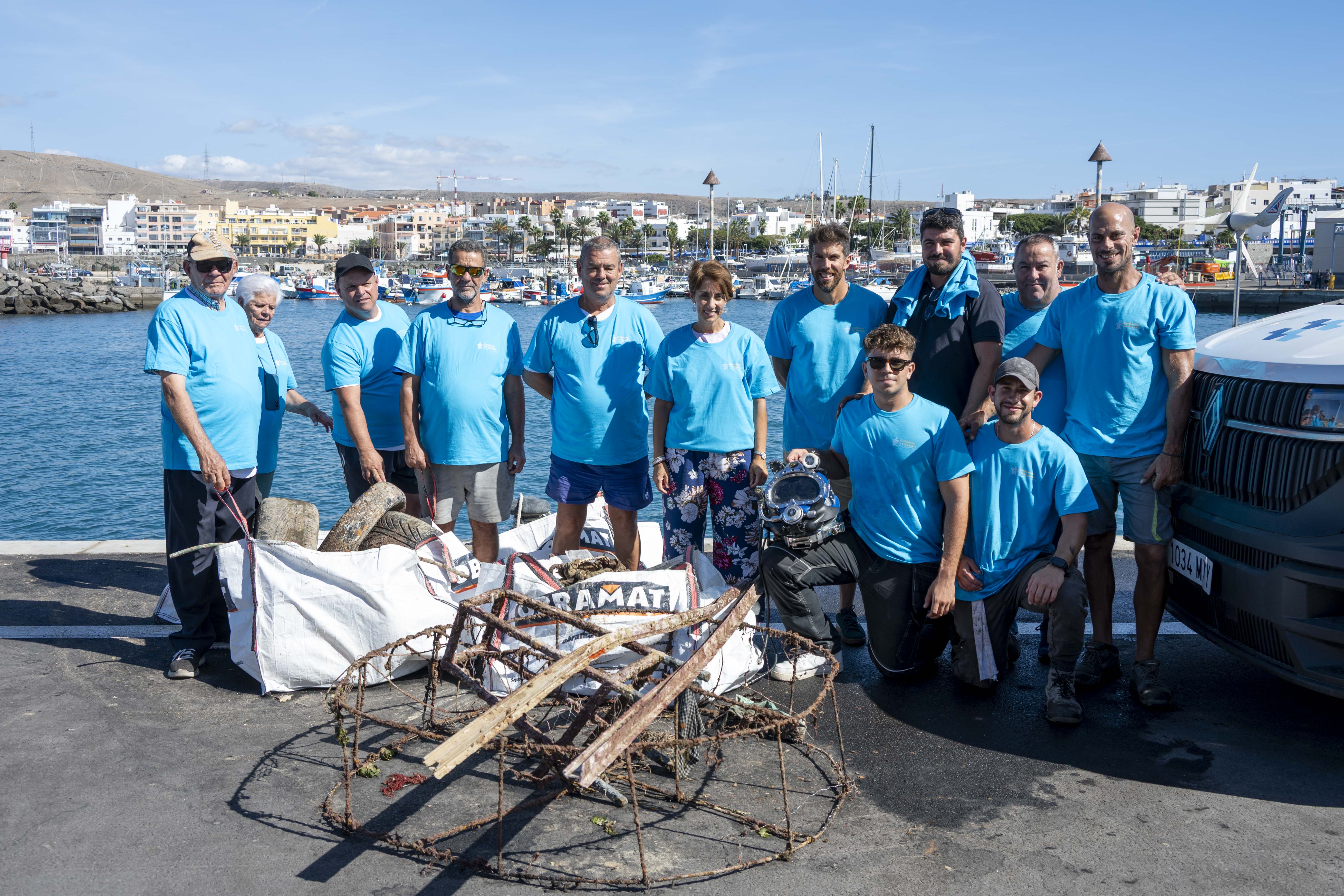 Limpieza de fondos marinos del Muelle de Arguineguín