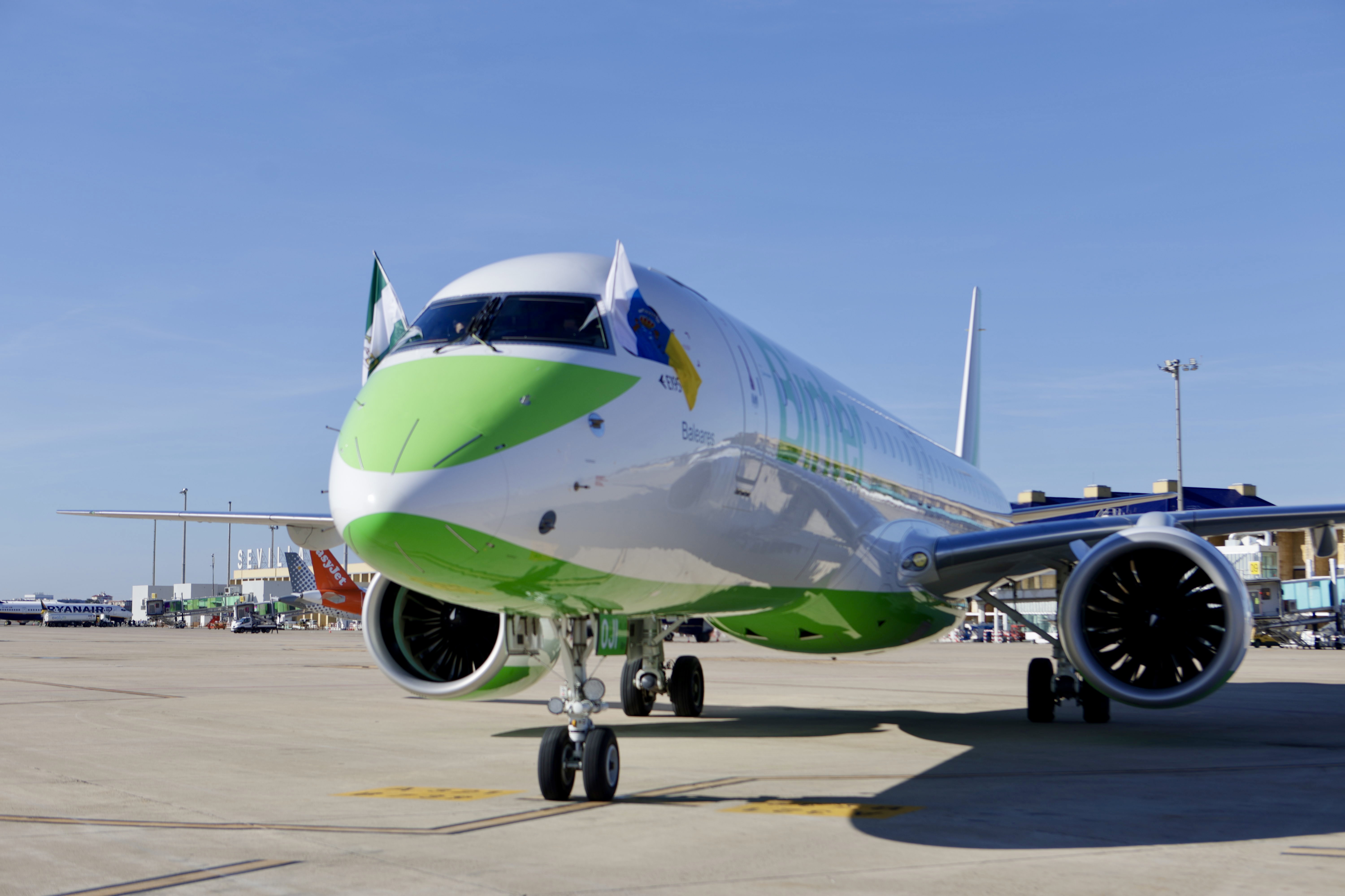 Binter inaugura los vuelos directos entre Canarias y Sevilla