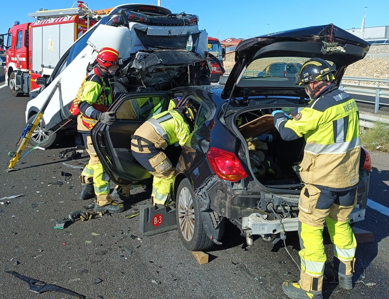 Bomberos de Tenerife intervienen en accidente de tráfico