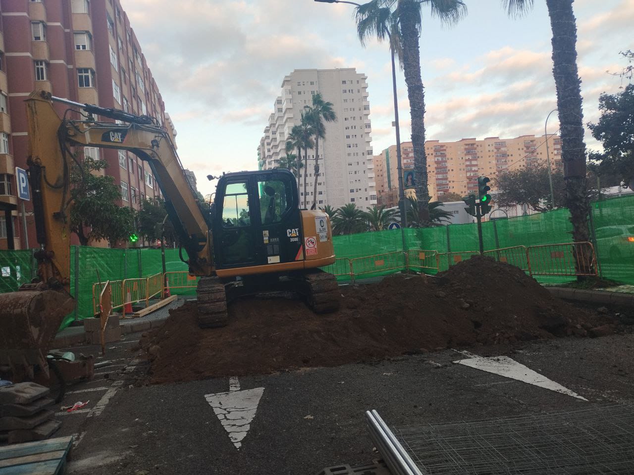 Emalsa repara una avería en Mesa y López en Las Palmas de Gran Canaria