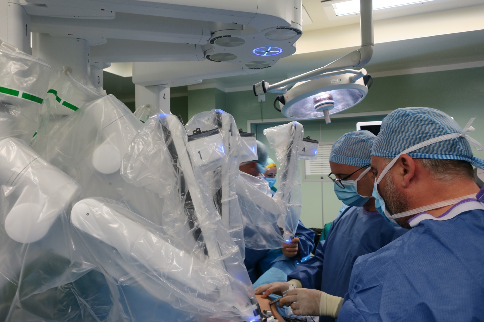 El Hospital La Candelaria realiza más de trescientas intervenciones con cirugía robótica en 2025