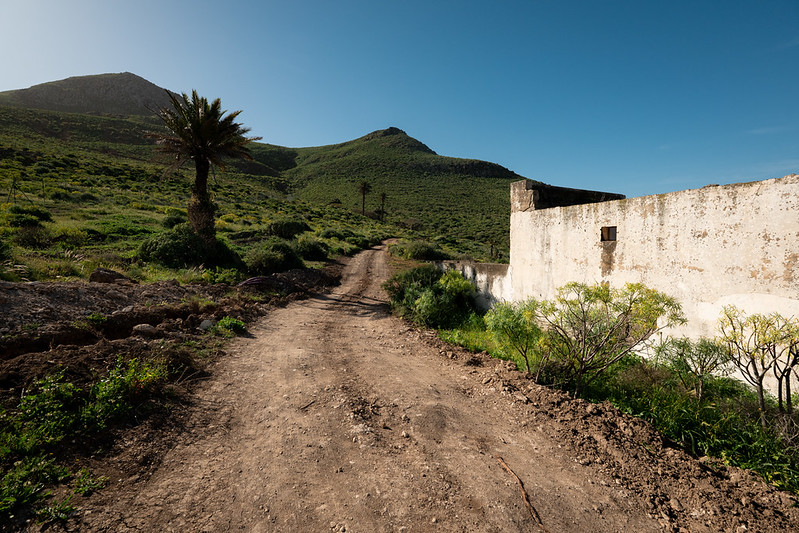 Teodoro Sosa visita las obras del futuro Hotel Rural Las Cruces de El Agazal en Gáldar