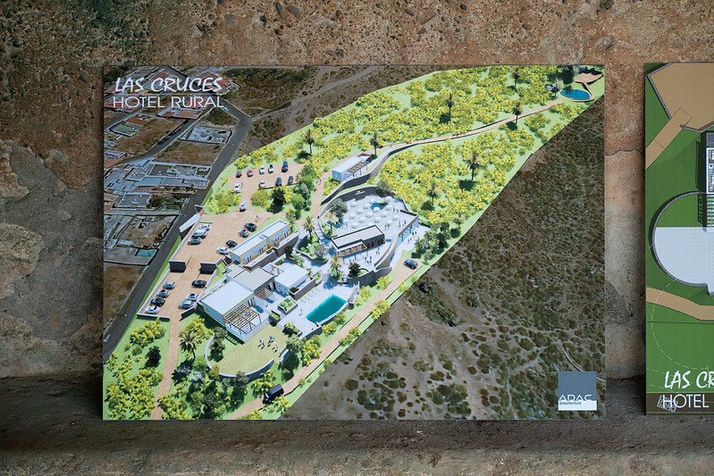 Teodoro Sosa visita las obras del futuro Hotel Rural Las Cruces de El Agazal en Gáldar