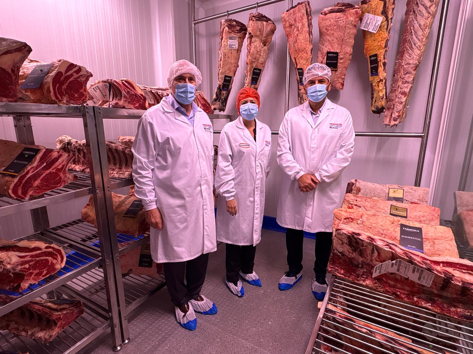 Minerva Alonso visita Frimancha Canarias, la compañía de producción y comercialización multicárnica