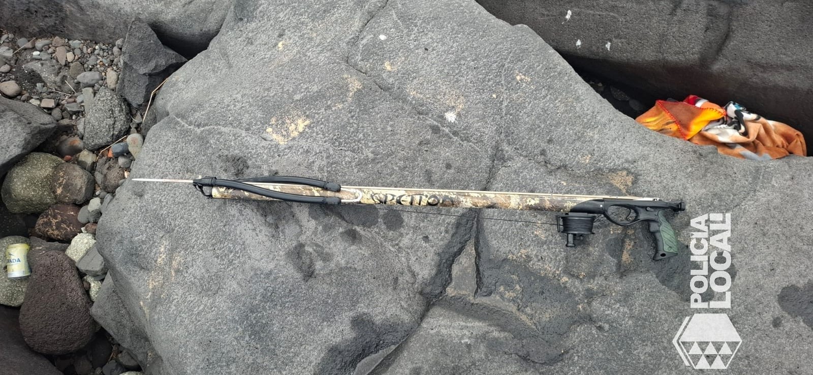 La Policía Local de Santa Cruz de Tenerife denuncia a un menor por hacer pesca submarina sin licencia en la zona de baño de San Andrés