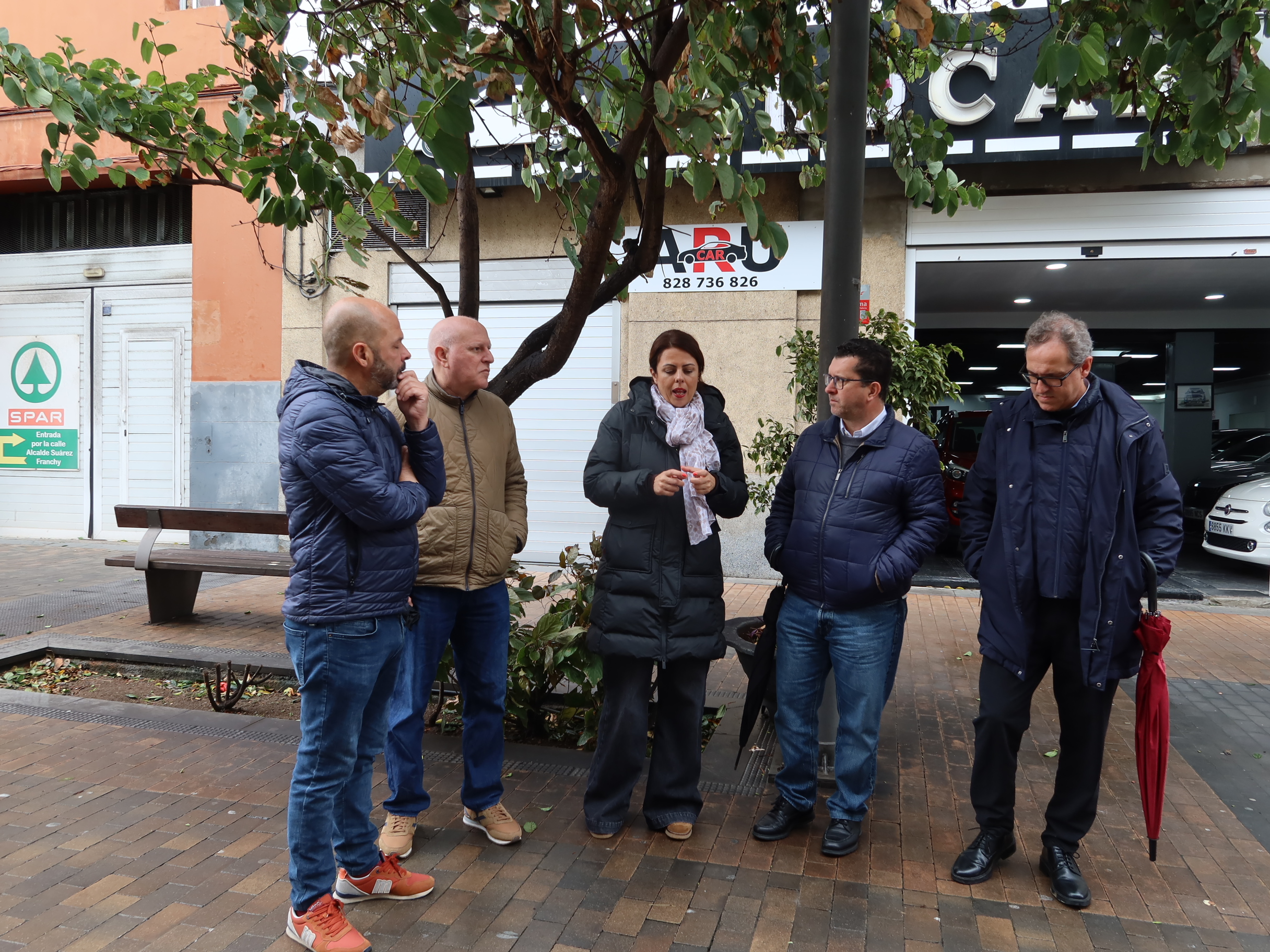 El alcalde de Arucas, Juan Jesús Facundo, recibe a la consejera de Desarrollo Económico, Industria, Comercio y Artesanía del Cabildo de Gran Canaria, Minerva Alonso en Montaña Blanca