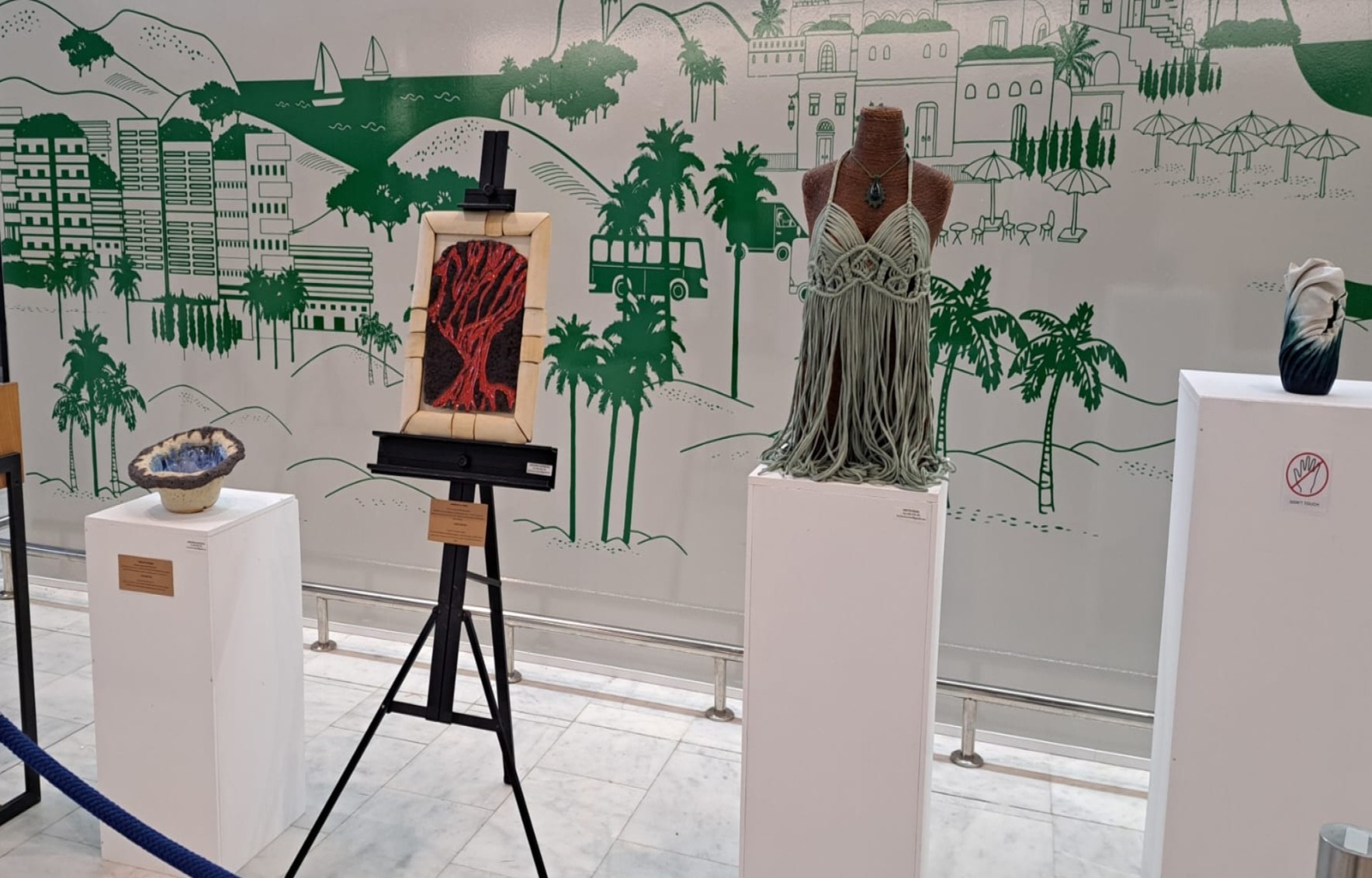 Exposición "Paisaje: Un paseo por nuestra inspiración" en el aeropuerto de Fuerteventura