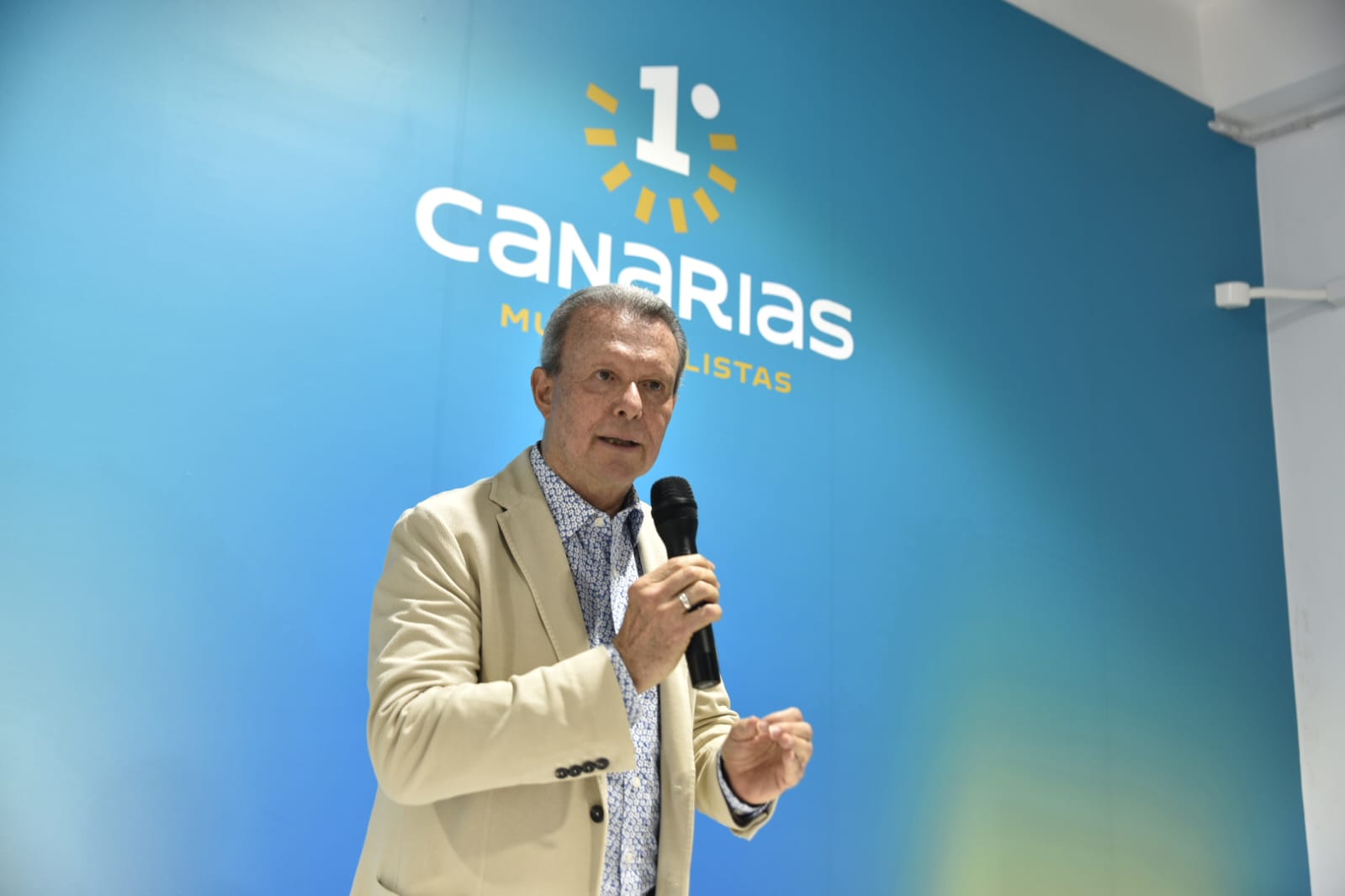 Marino Alduán, en la charla abierta en la sede de Municipalistas Primero Canarias