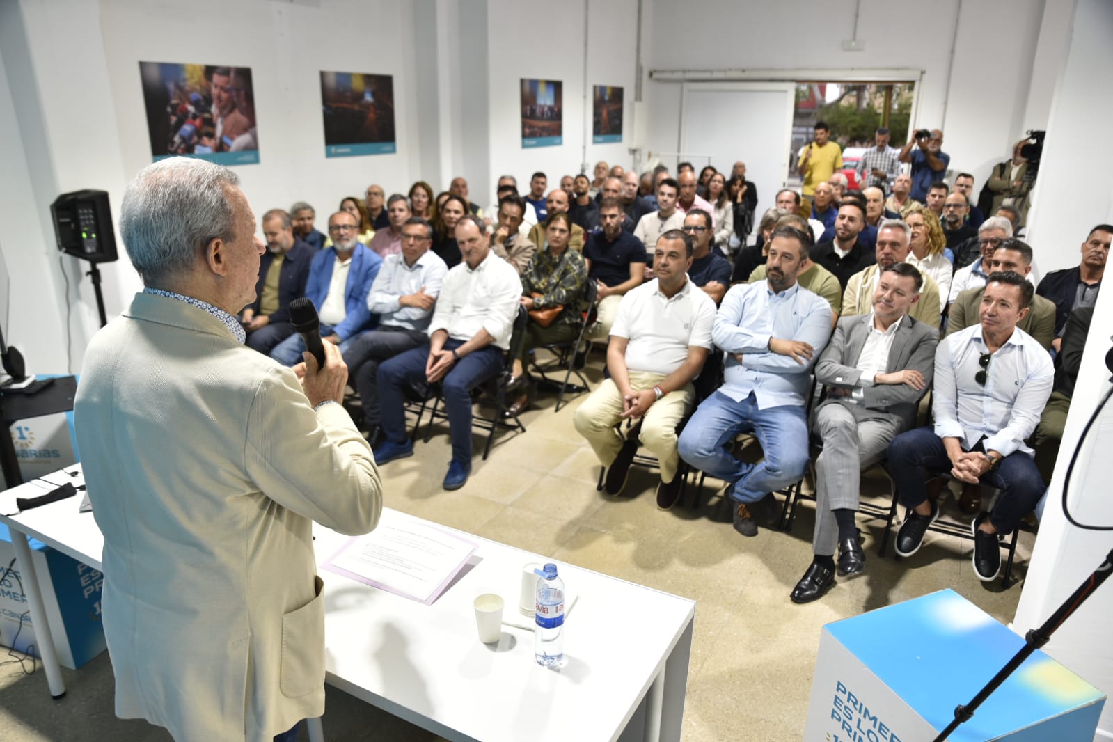 Marino Alduán, en la charla abierta en la sede de Municipalistas Primero Canarias