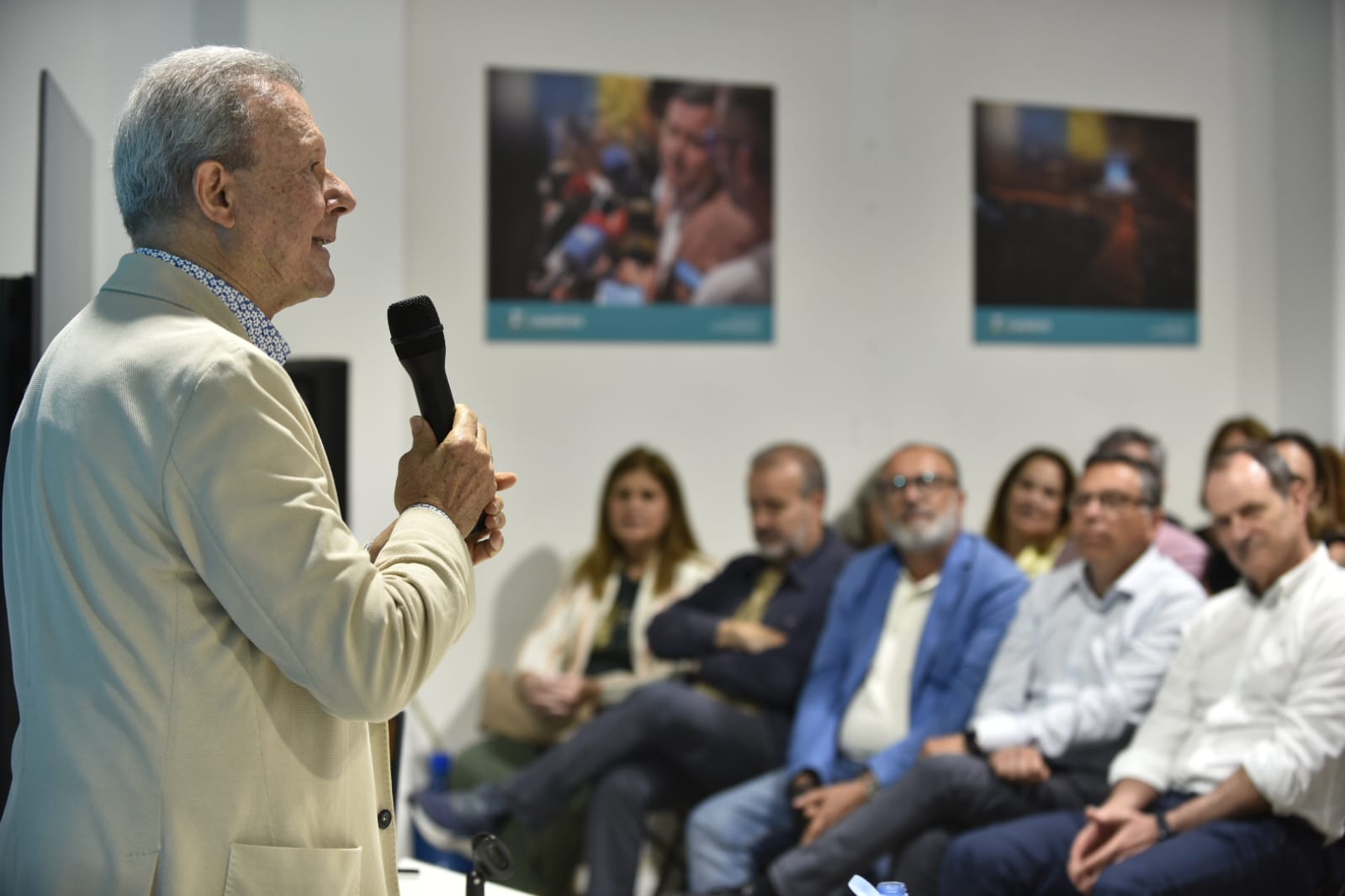 Marino Alduán, en la charla abierta en la sede de Municipalistas Primero Canarias