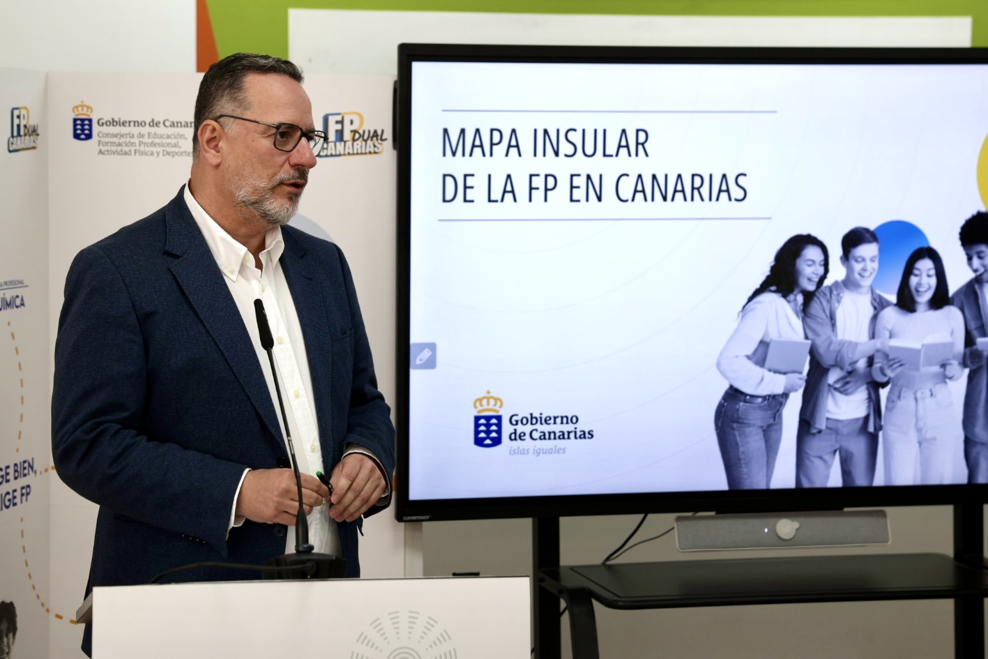 Poli Suárez visita el Centro Integrado de Formación Profesional (CIFP) Felo Monzón Grau-Bassas