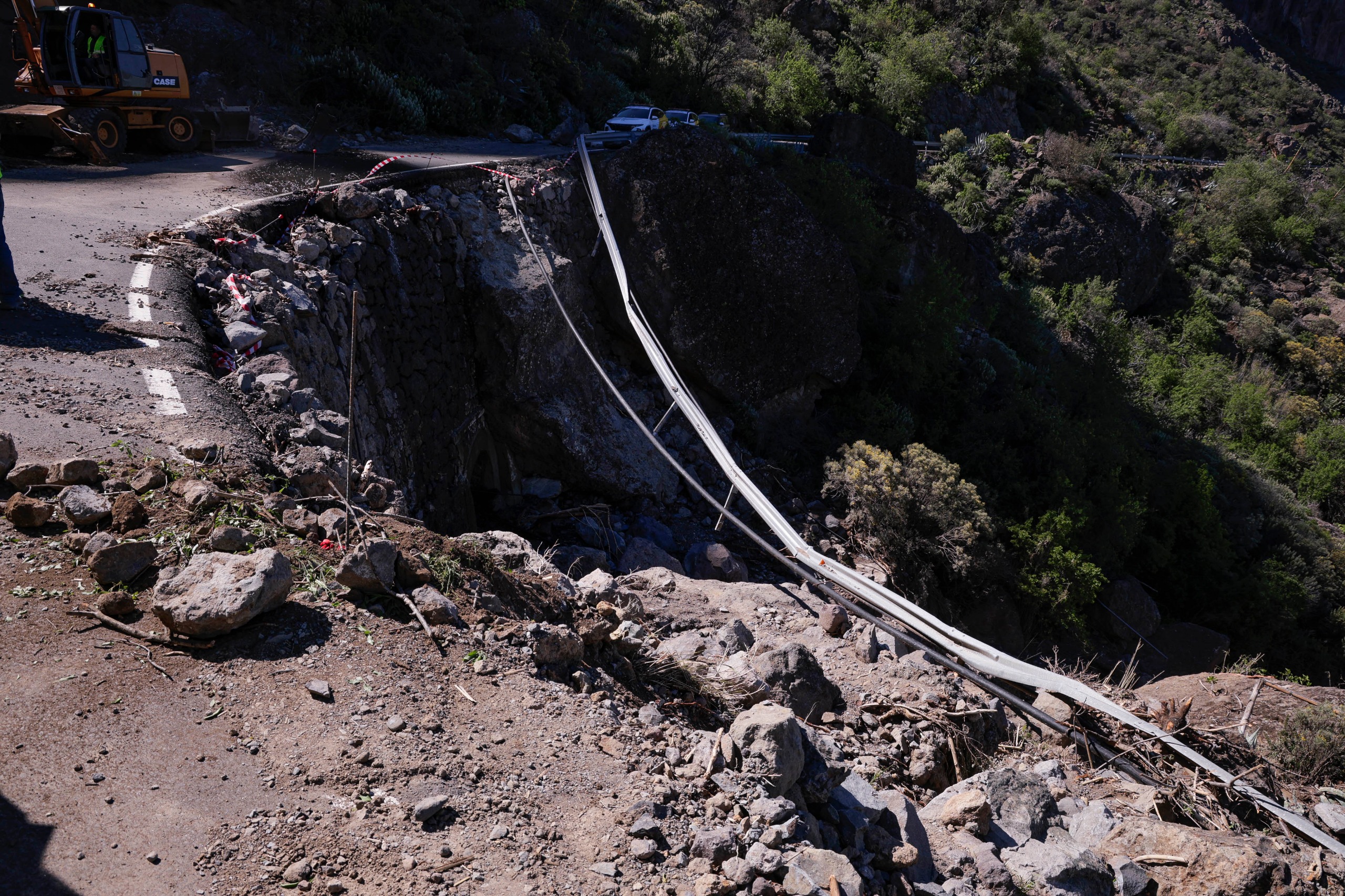 El Cabildo de Gran Canaria inicia las obras de emergencia para devolver la conectividad a las 12 carreteras más afectadas por la borrasca Therese
