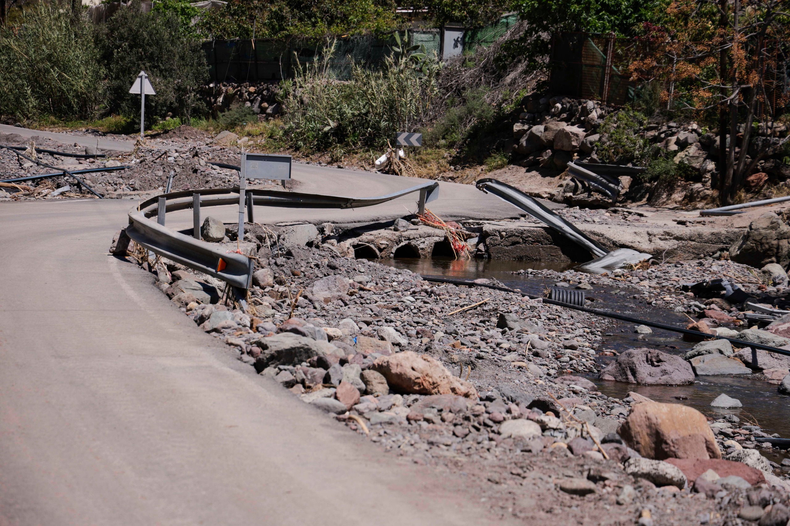 El Cabildo de Gran Canaria inicia las obras de emergencia para devolver la conectividad a las 12 carreteras más afectadas por la borrasca Therese