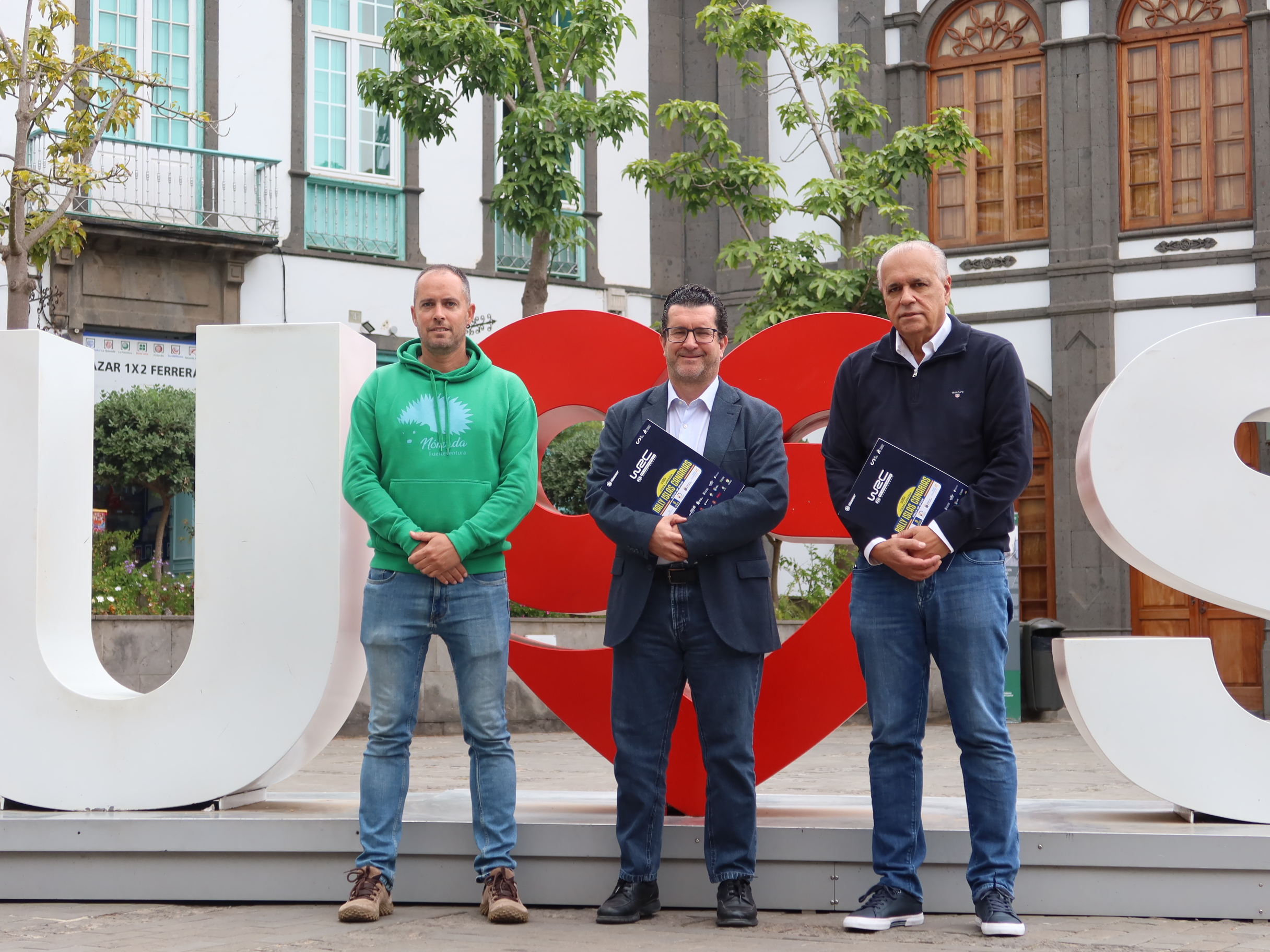 Firma del convenio entre el Ayuntamiento de Arucas y el Rally Islas Canarias