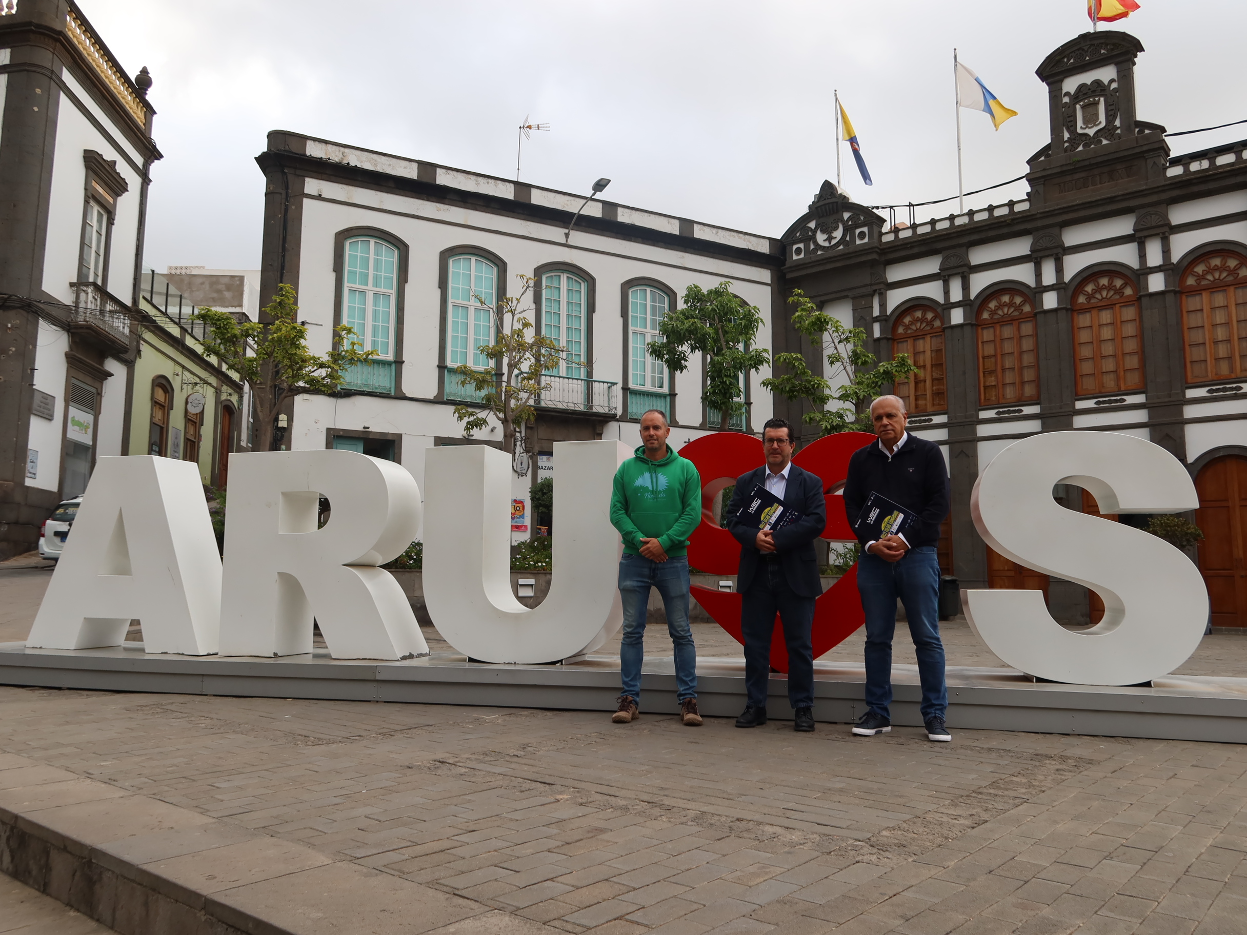 Firma del convenio entre el Ayuntamiento de Arucas y el Rally Islas Canarias