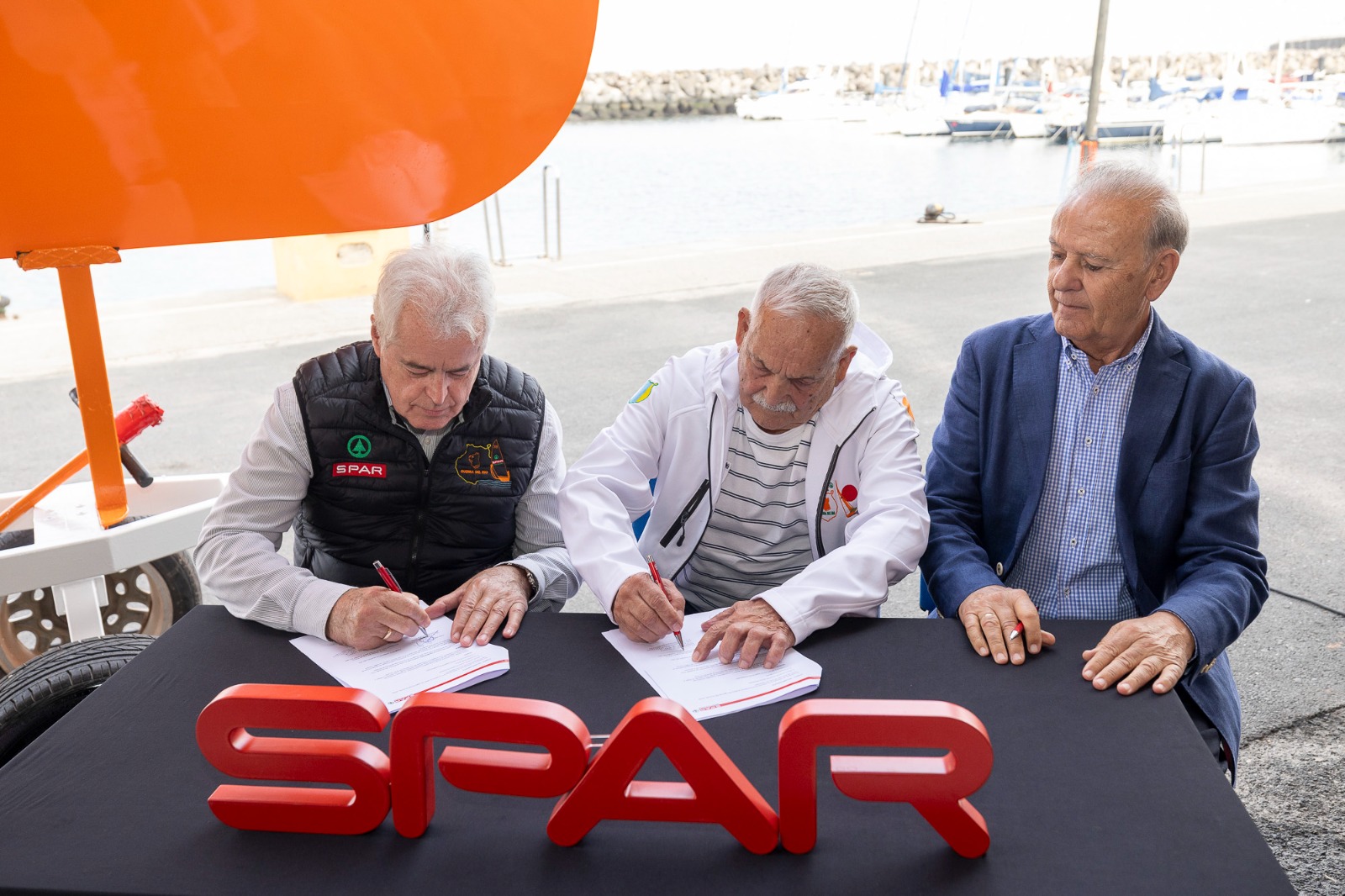 SPAR Gran Canaria renueva un año más su patrocinio con el bote de vela latina SPAR Guerra del Río