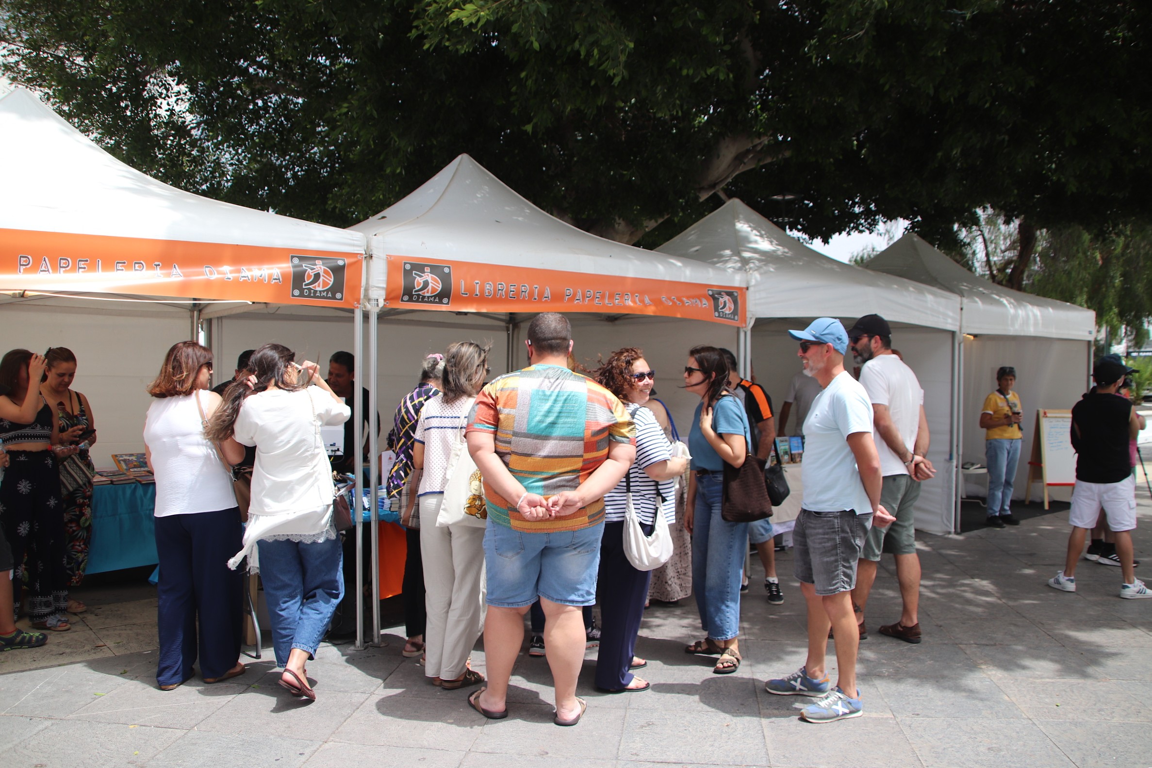 Yaiza disfruta de su Feria del Libro, convertida en refugio de emociones
