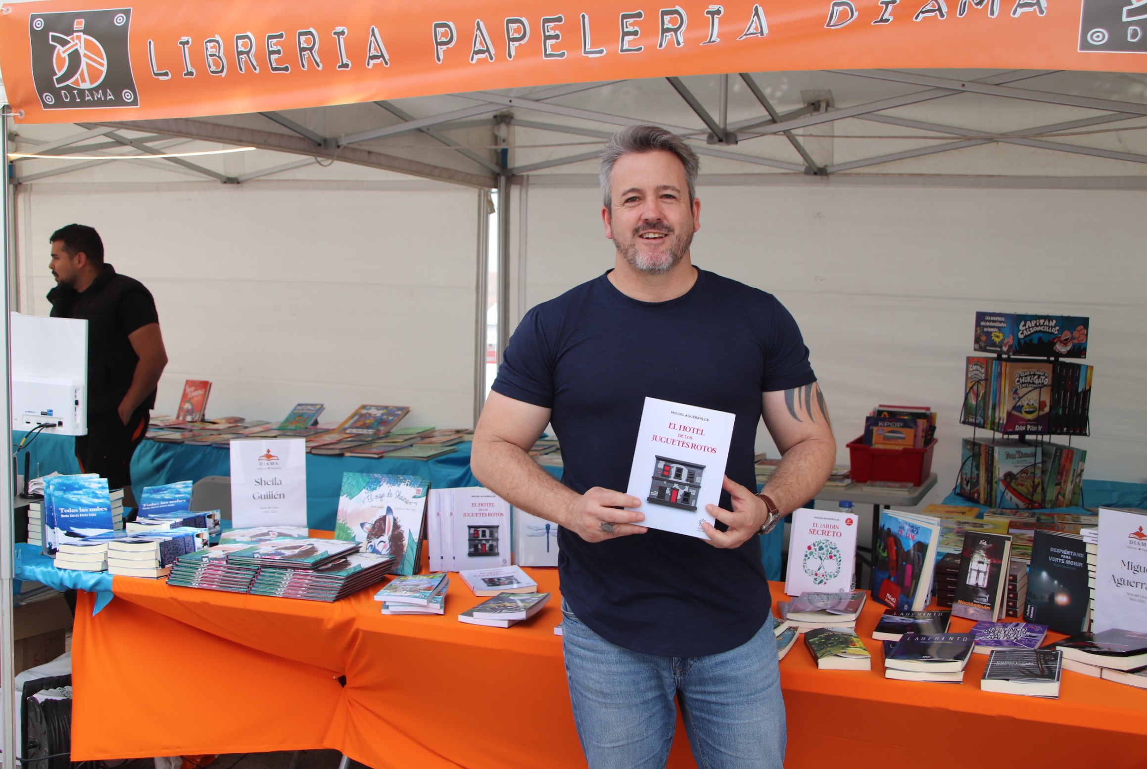 Yaiza disfruta de su Feria del Libro, convertida en refugio de emociones