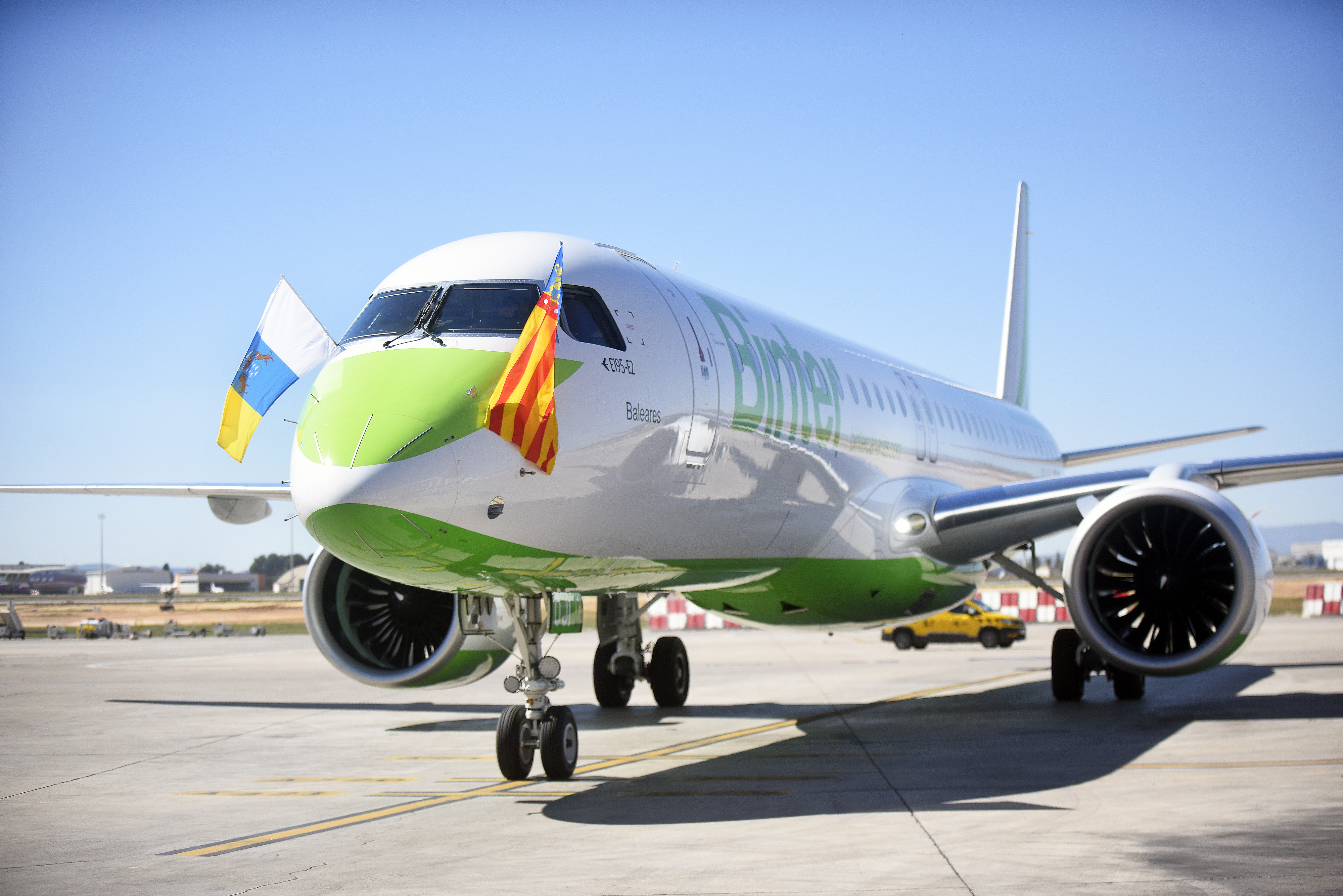 Más de 135.000 pasajeros han disfrutado de las rutas de Binter con Valencia, Badajoz, Córdoba y Almería en un año