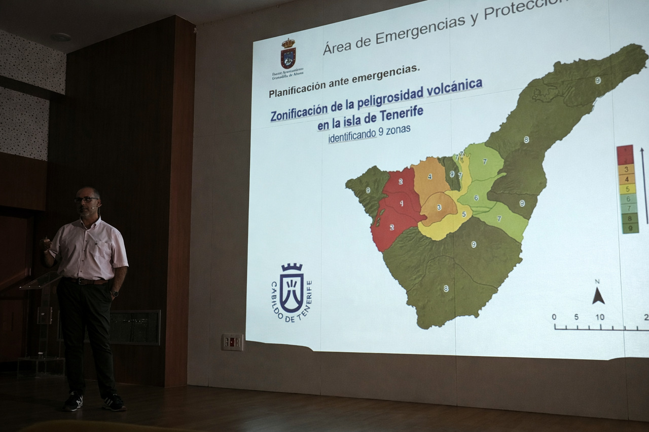 Charlas sobre riesgo volcánico consejos prácticos de autoprotección en Granadilla de Abona