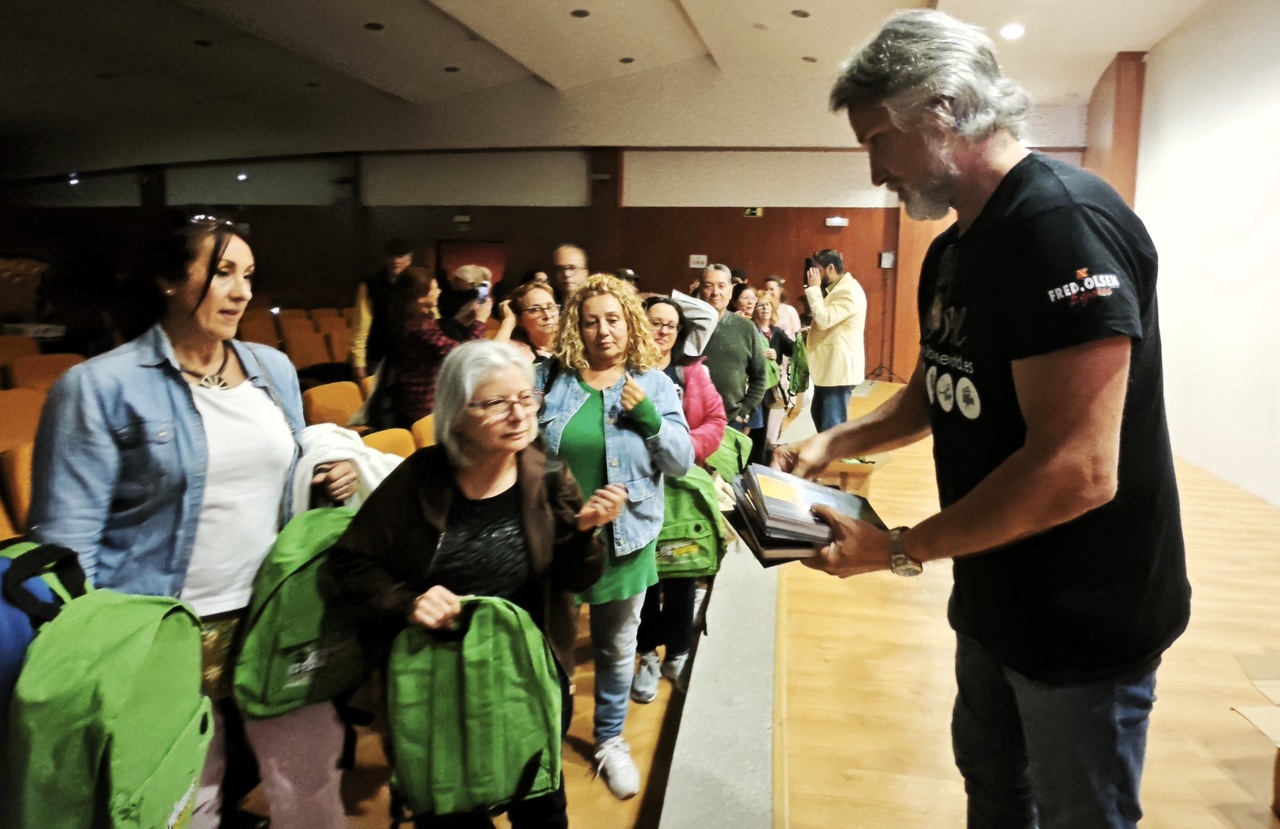 Charlas sobre riesgo volcánico consejos prácticos de autoprotección en Granadilla de Abona