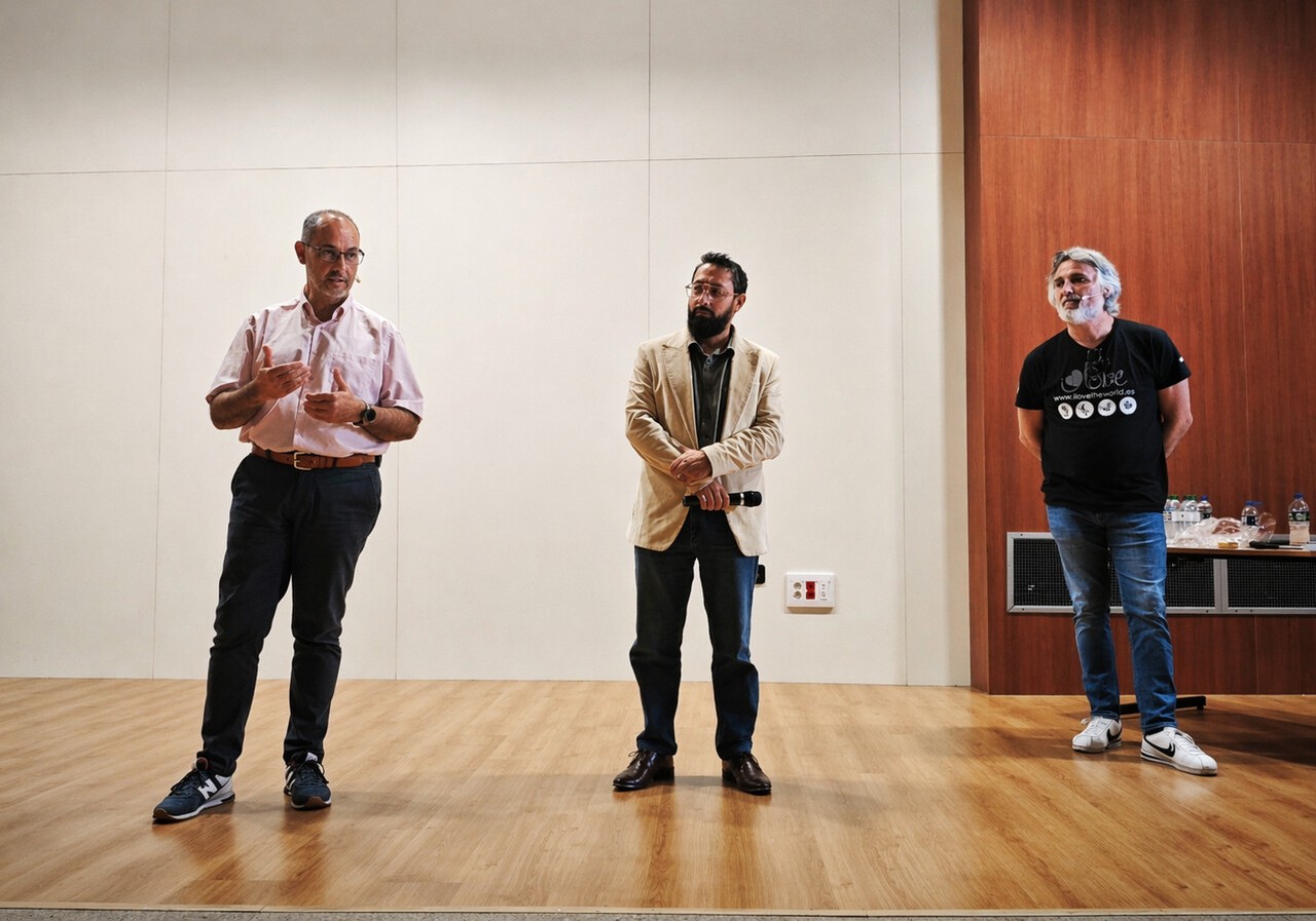 Charlas sobre riesgo volcánico consejos prácticos de autoprotección en Granadilla de Abona