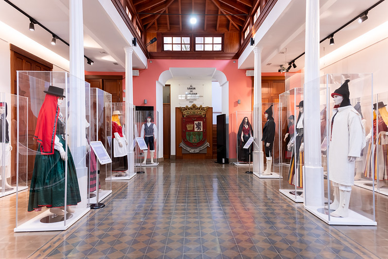 Gáldar inaugura la exposición sobre las vestimentas tradicionales de Gran Canaria de los siglos XVIII y XIX