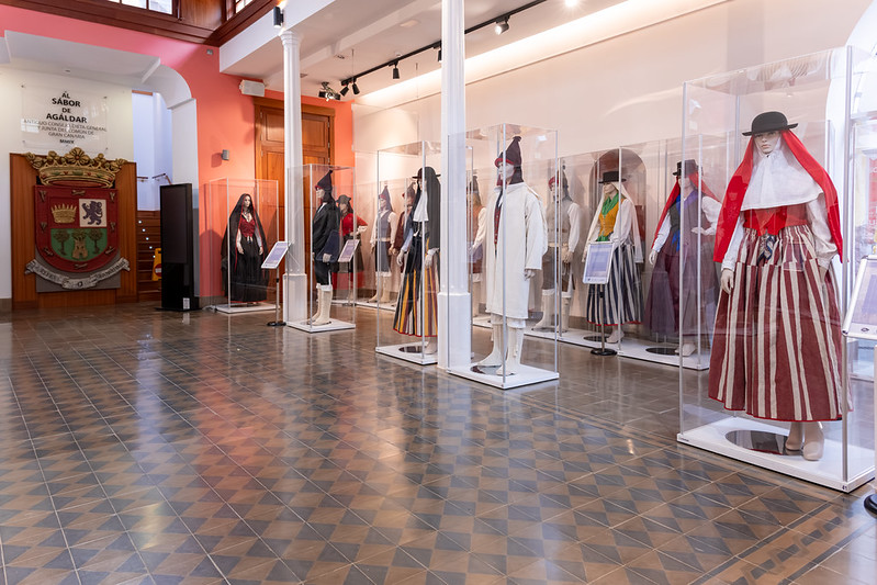 Gáldar inaugura la exposición sobre las vestimentas tradicionales de Gran Canaria de los siglos XVIII y XIX