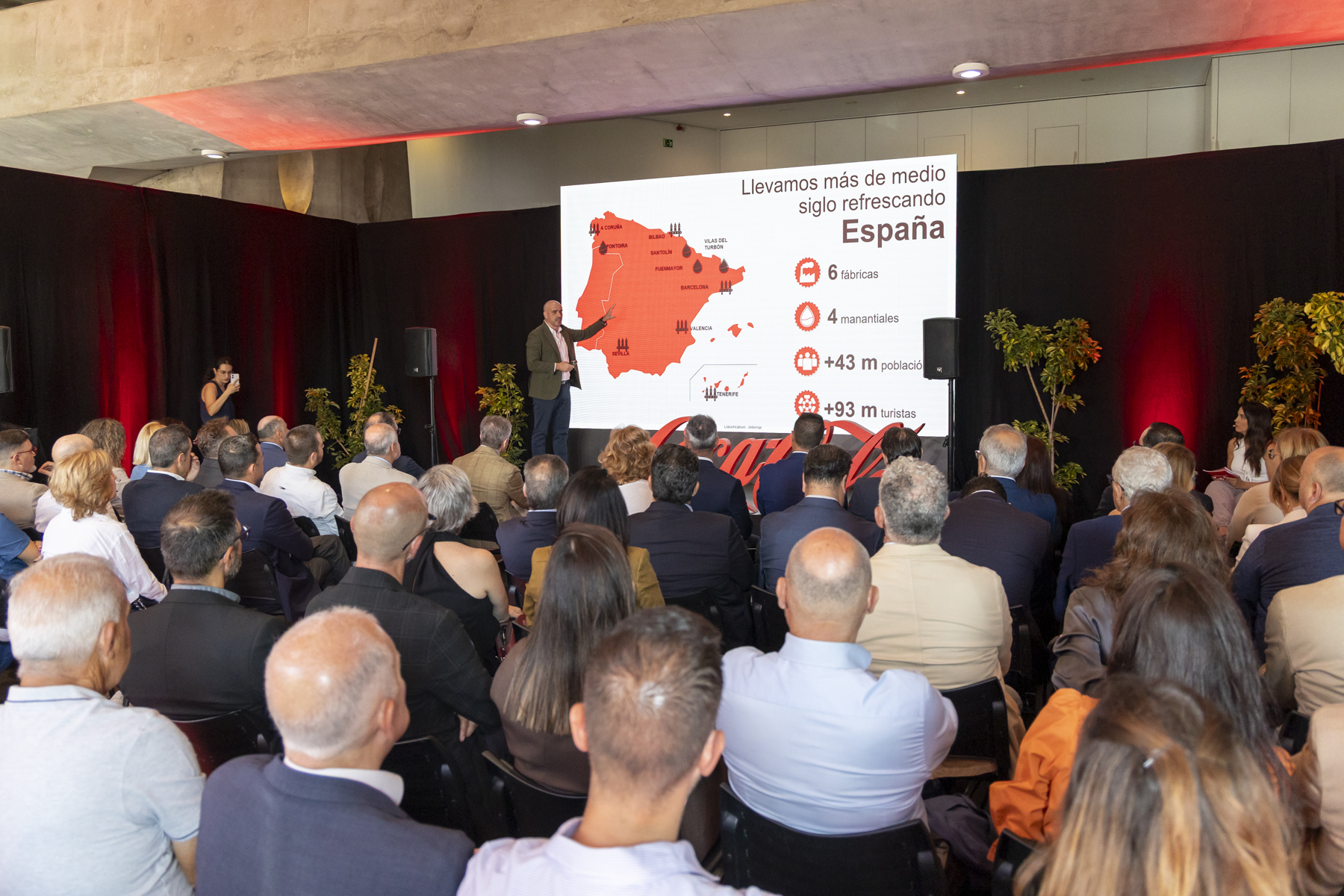 Coca-Cola aporta 433 millones de euros de valor añadido a la economía canaria