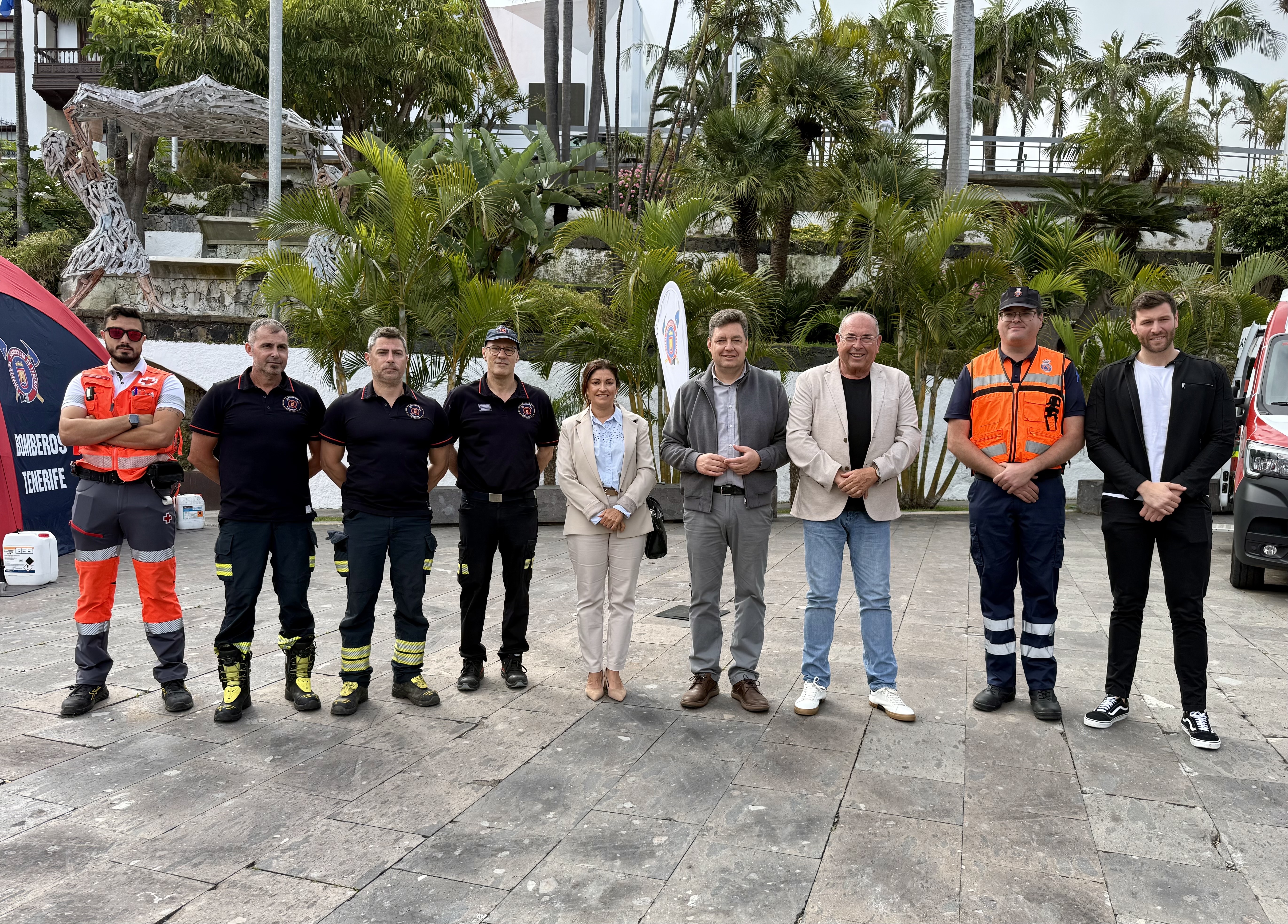 Bomberos de Tenerife enseñan a cómo actuar ante un incendio