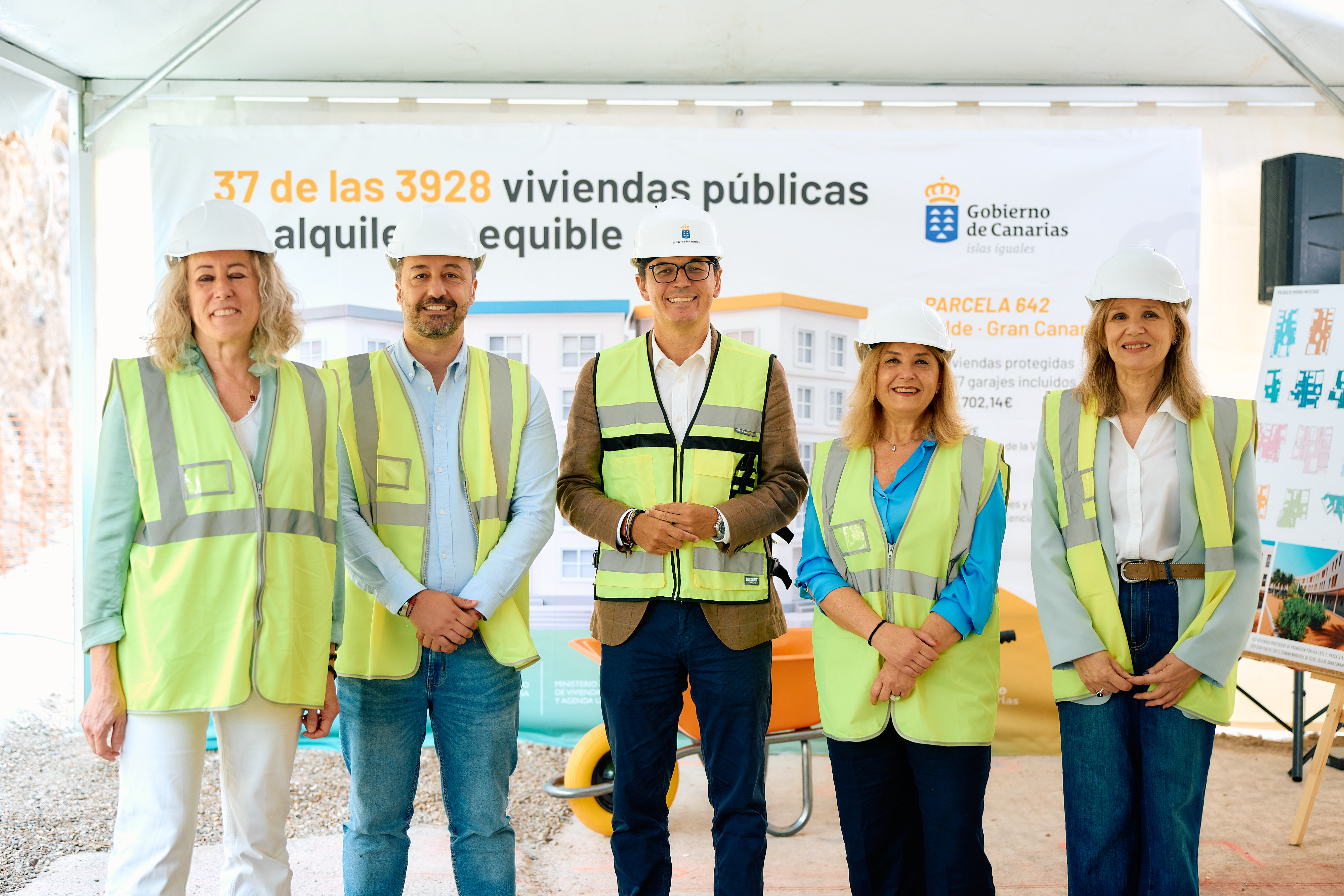 Colocación de la primera piedra de las 37 nuevas viviendas públicas en Jinámar en Telde