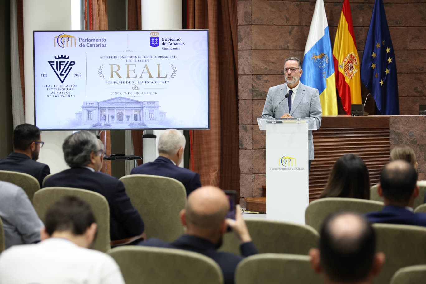 La Federación Interinsular de Fútbol de Las Palmas homenajeado por la concesión del título de "Real"