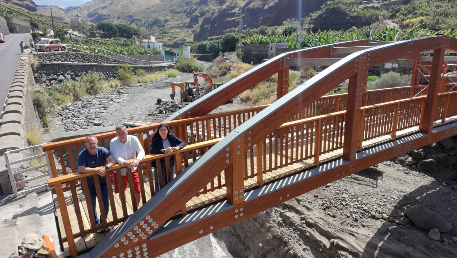 Pasarela peatonal del sendero que cruza el Barranco de las Angustias