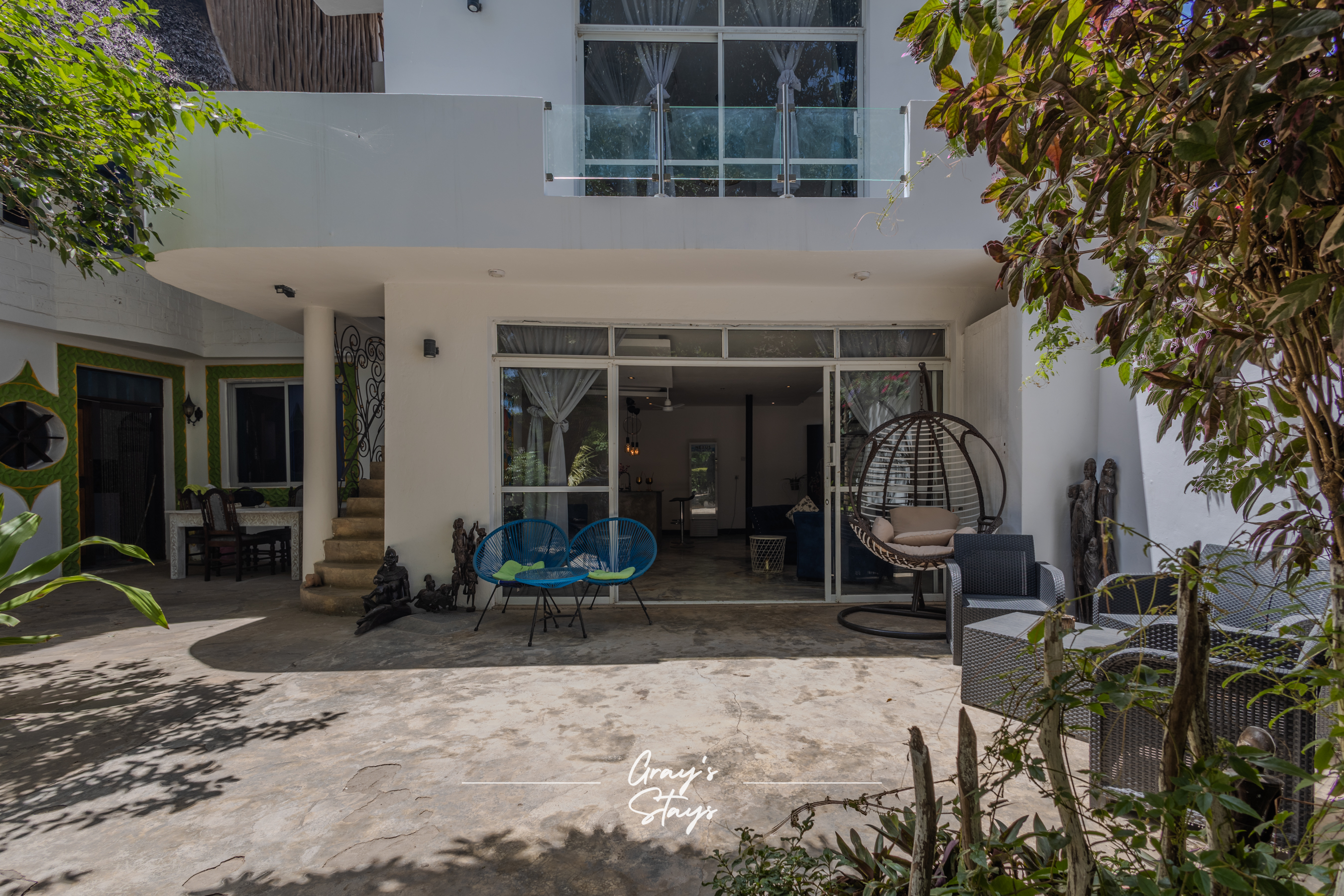 Palm and Pearl Apartment
