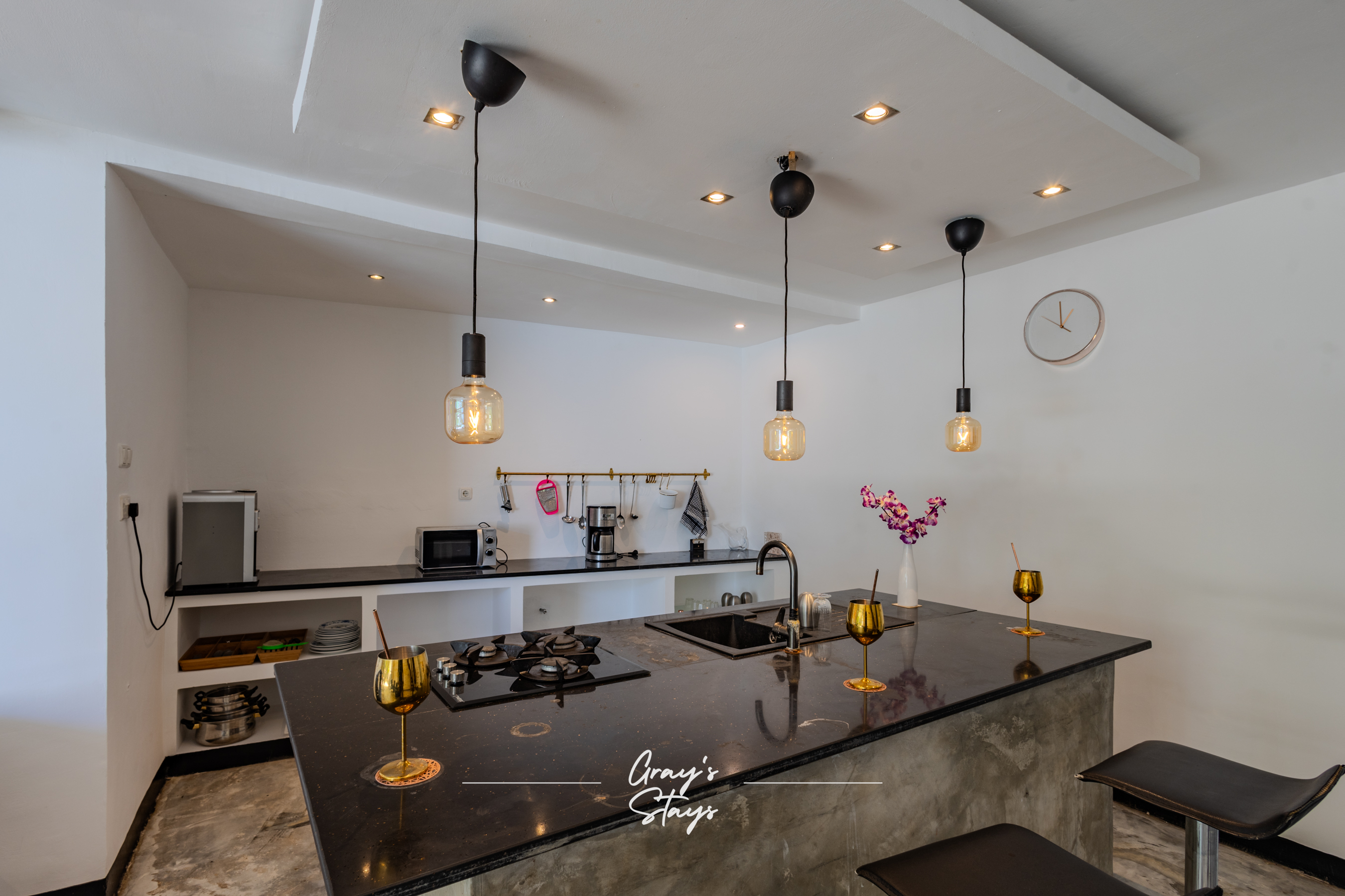 Palm and Pearl Apartment