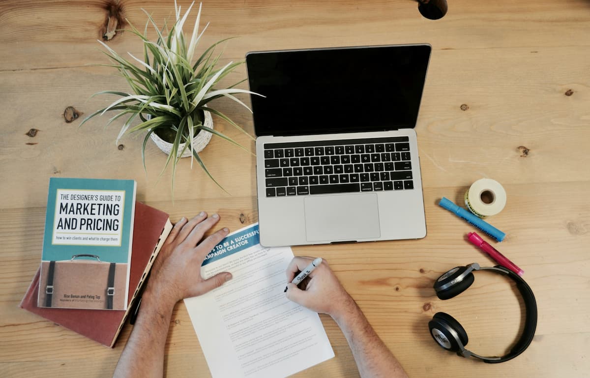 6 Tips for Writing the Best Job Advert: UK 2026 Guide