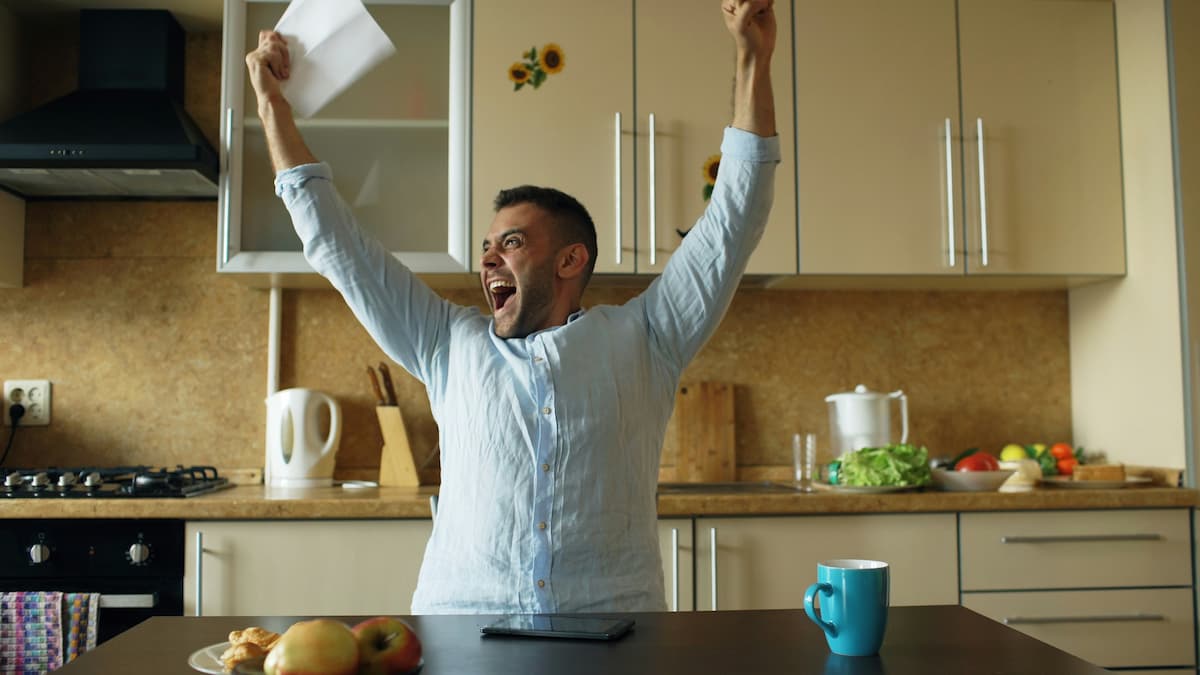 8 Tips for Negotiating a Job Offer in the UK (2026)