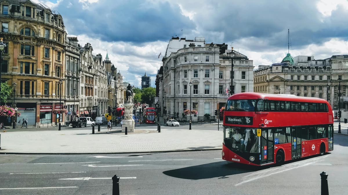 UK Job Relocation Guide & Local Amenities Map (2026)