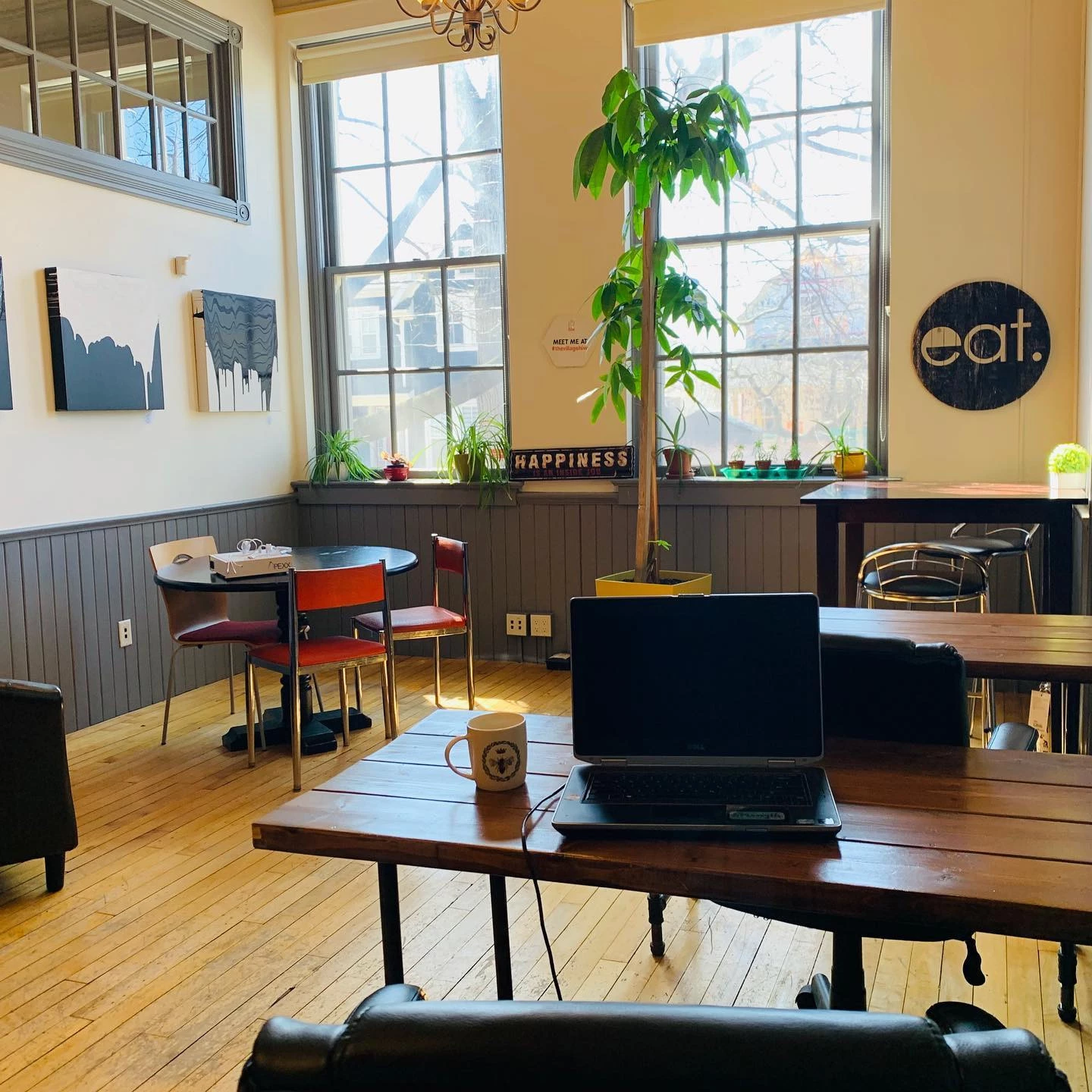 5ebbff35ee270d2ed at The Village Hive Coworking area in Markham, Canada