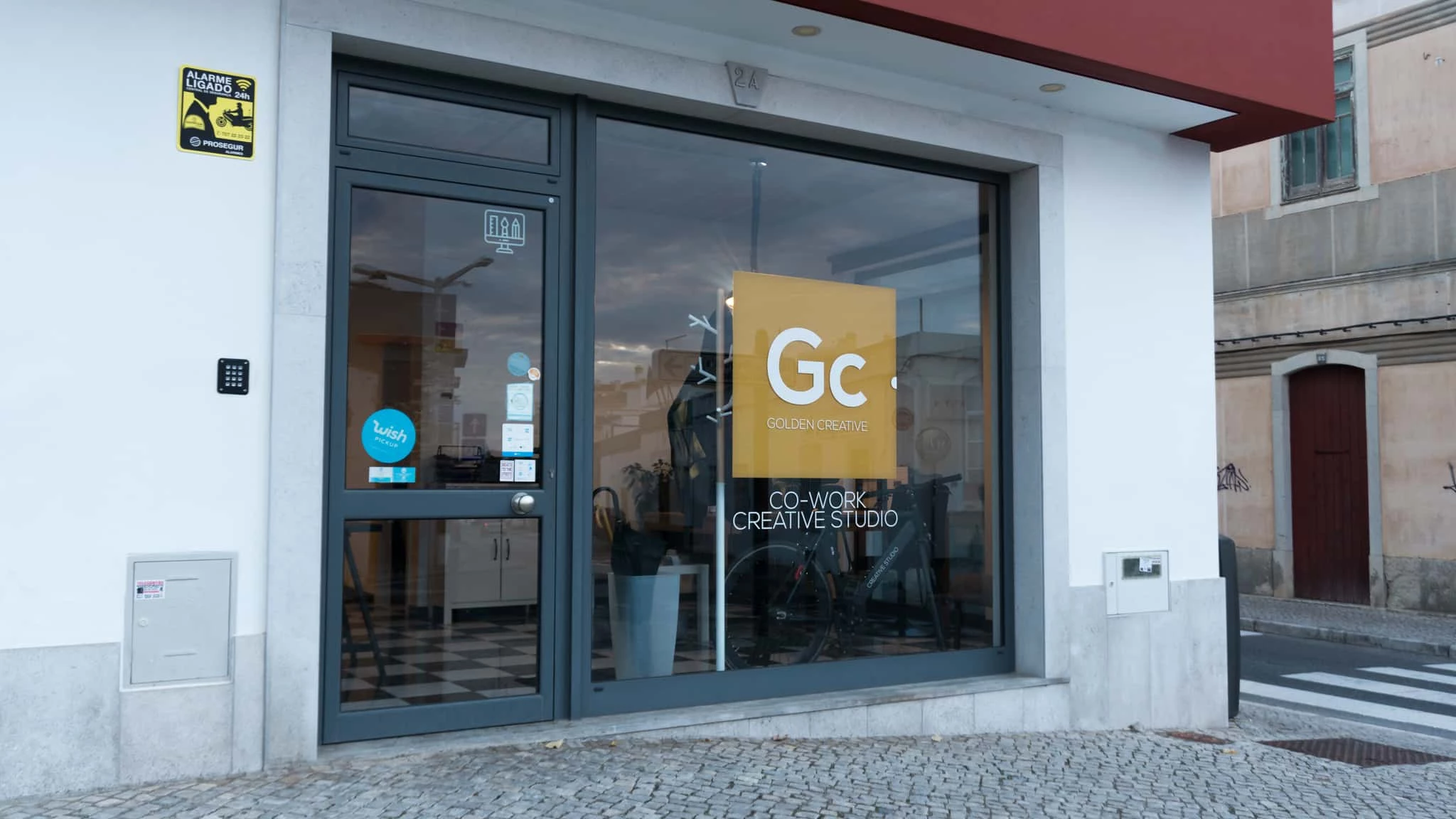 628652e91c23c59c3 at Golden Creative: Co-Work & Creative Studio Coworking area in Loulé, Portugal